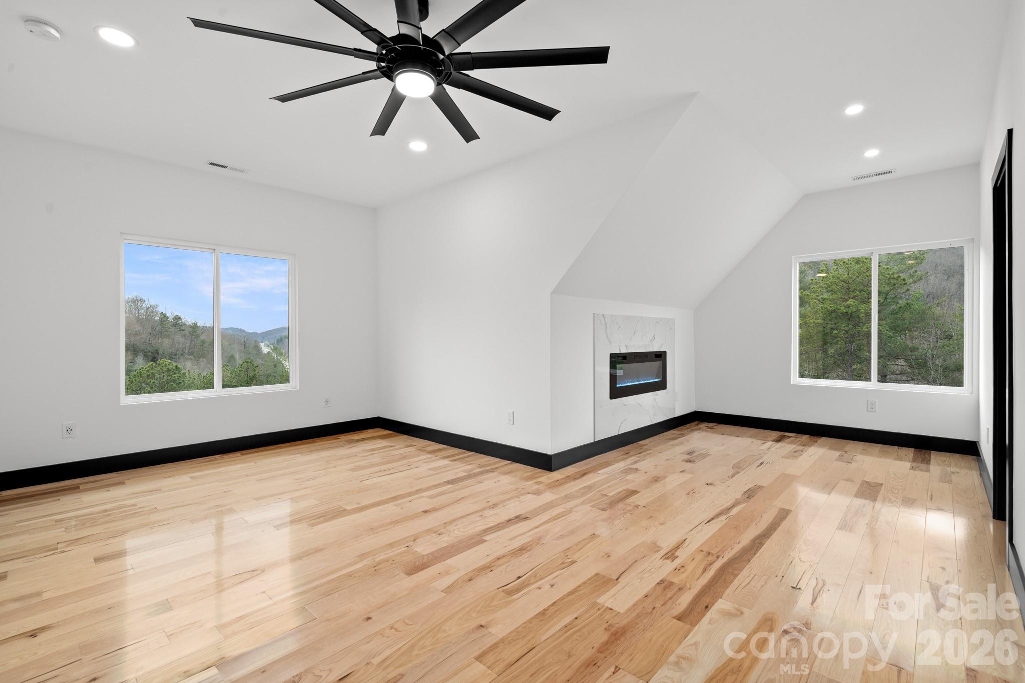 Third bedroom with walk in closet - 74 Jeranna Road, Mills River