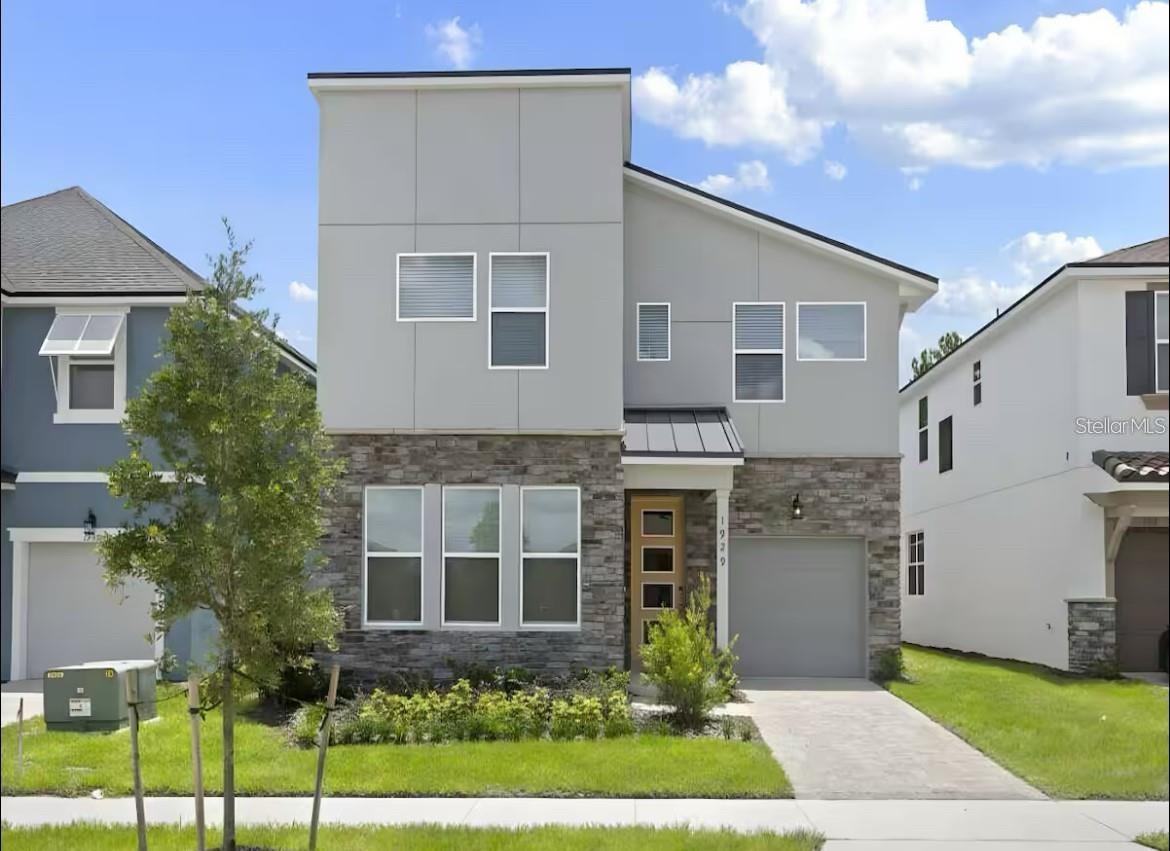 1929 TROPICAL PALMS CIR