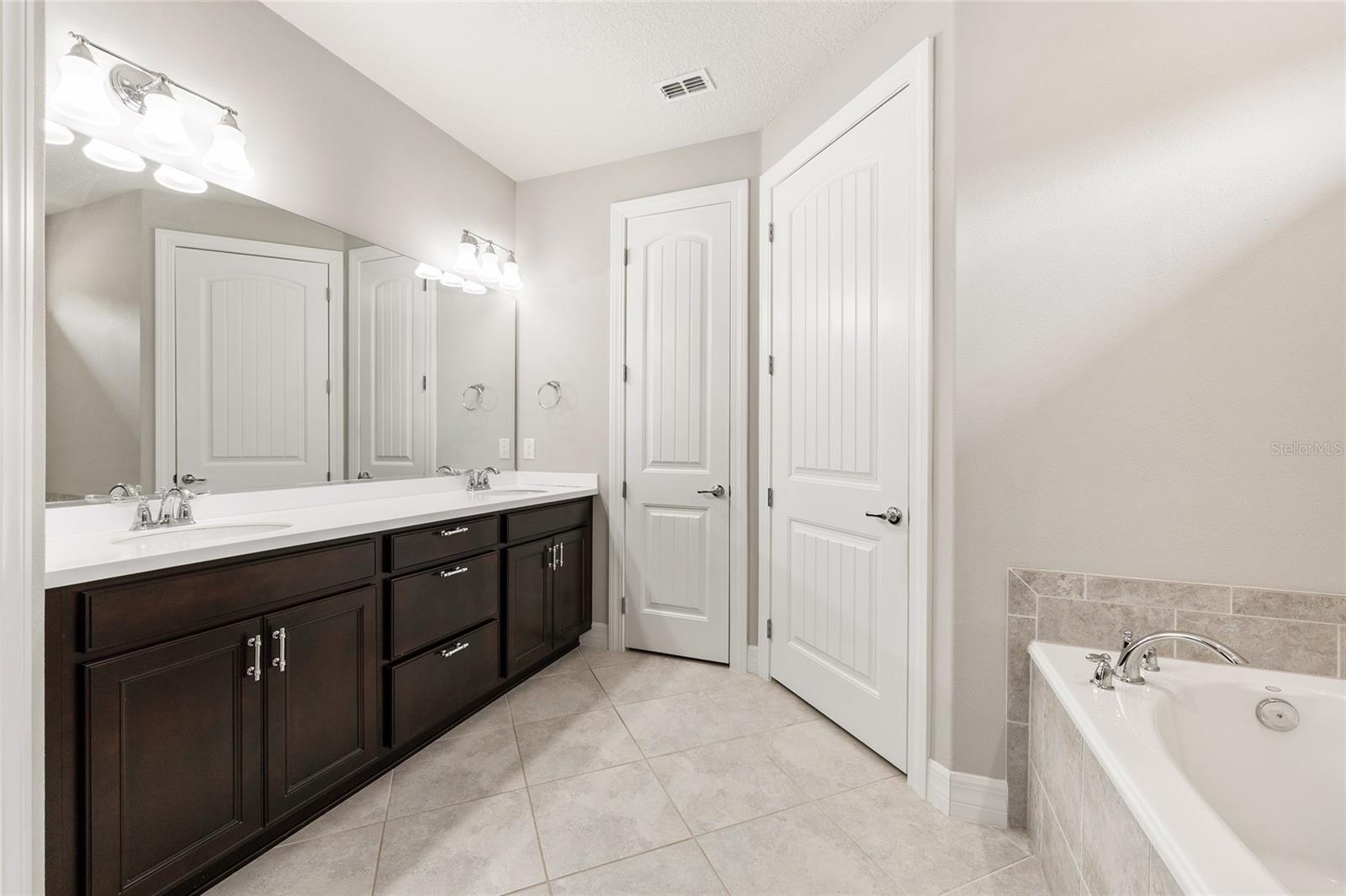 Primary Bathroom - 6816 SW 95TH CIR, OCALA