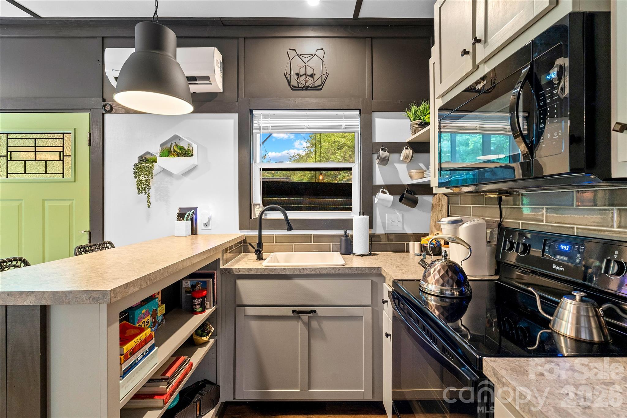 MAC - Kitchen with plenty of storage! - 787 Ridge Road, Marion