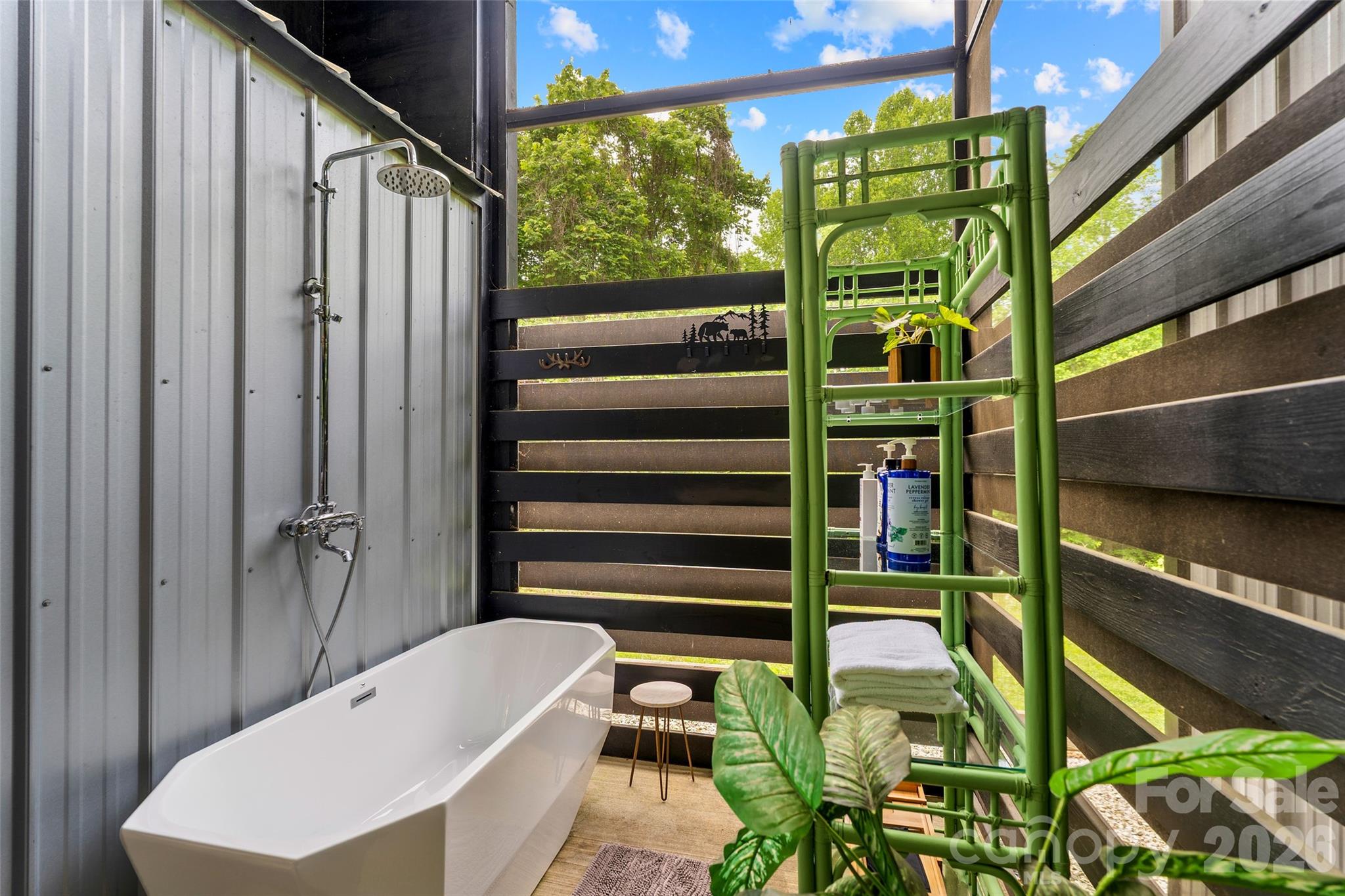 MAC - Relax w/ soaking tub - 787 Ridge Road, Marion