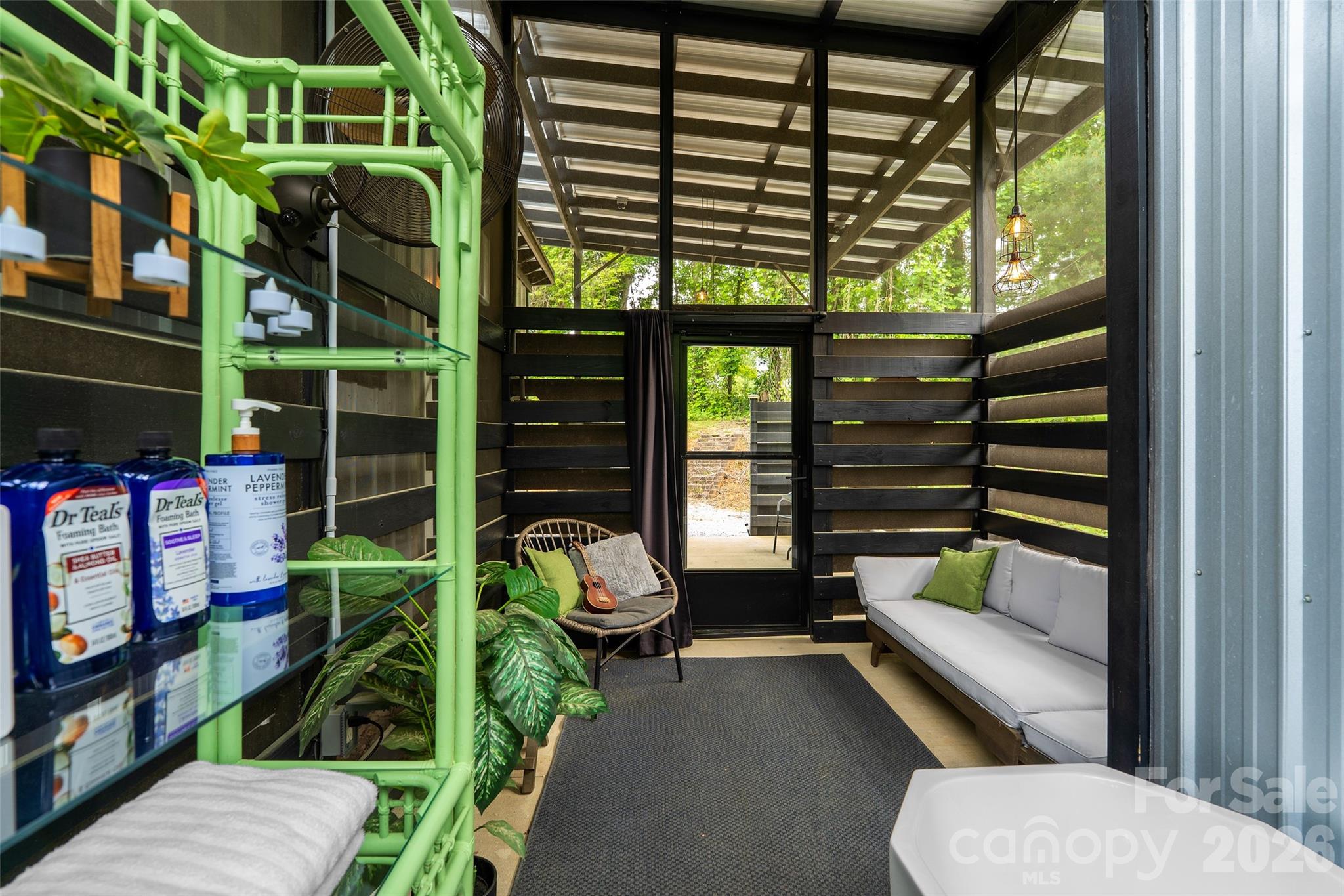 MAC - Covered Patio for relaxation - 787 Ridge Road, Marion