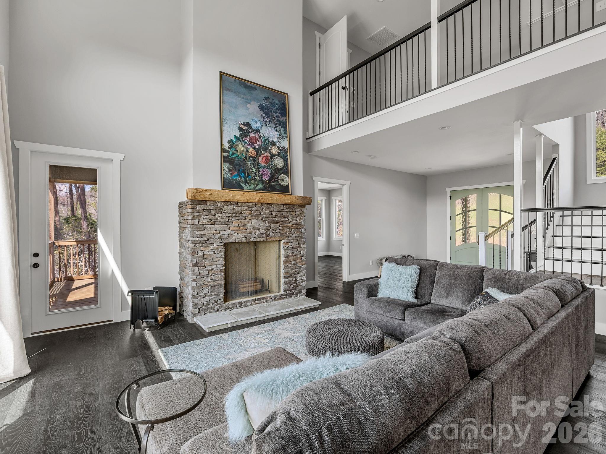 Cathedral ceilings in living room. Stacked stone fireplace - 345 Preservation Trail, Columbus