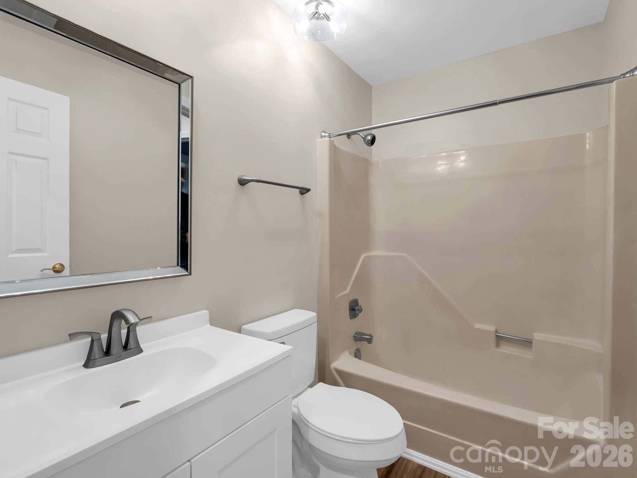 Bathroom - 520 Courtwood Lane, Hendersonville
