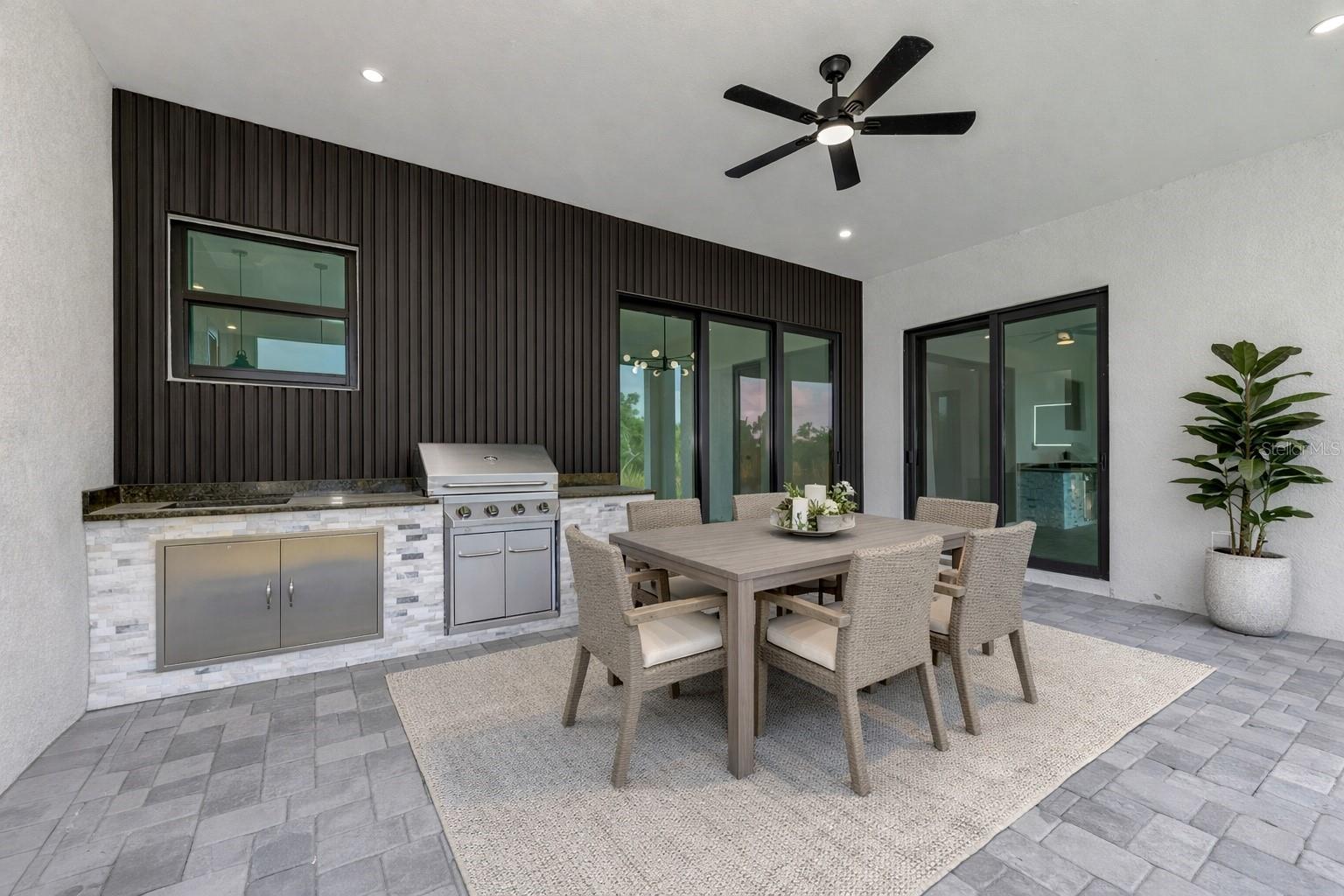 Virtual staging - 9468 ATTICA CIR, PORT CHARLOTTE