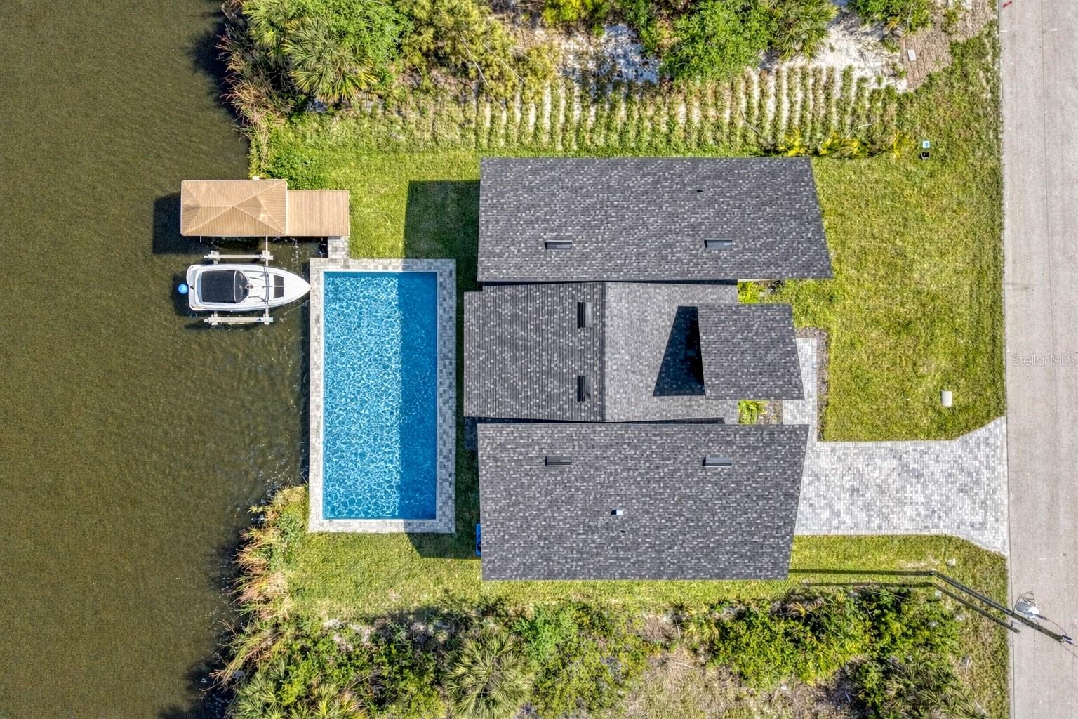 Virtual staging - 9468 ATTICA CIR, PORT CHARLOTTE