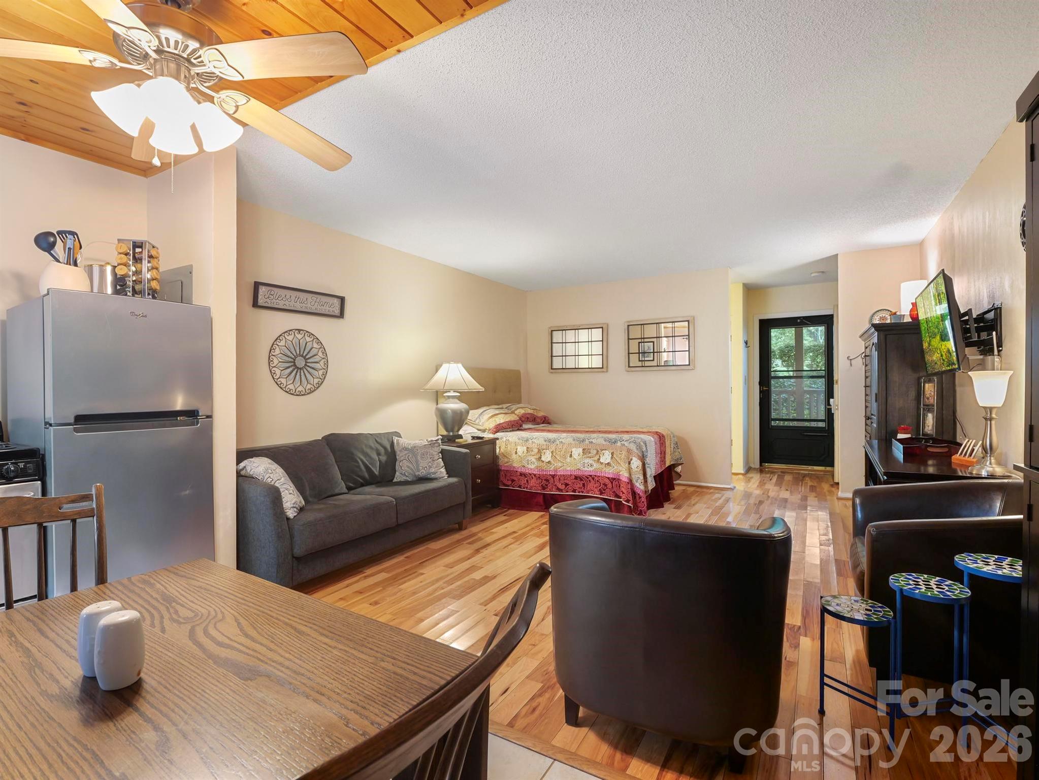 Nice transition from KIT to Living/sleeping area - 160 Whitney Boulevard, Lake Lure