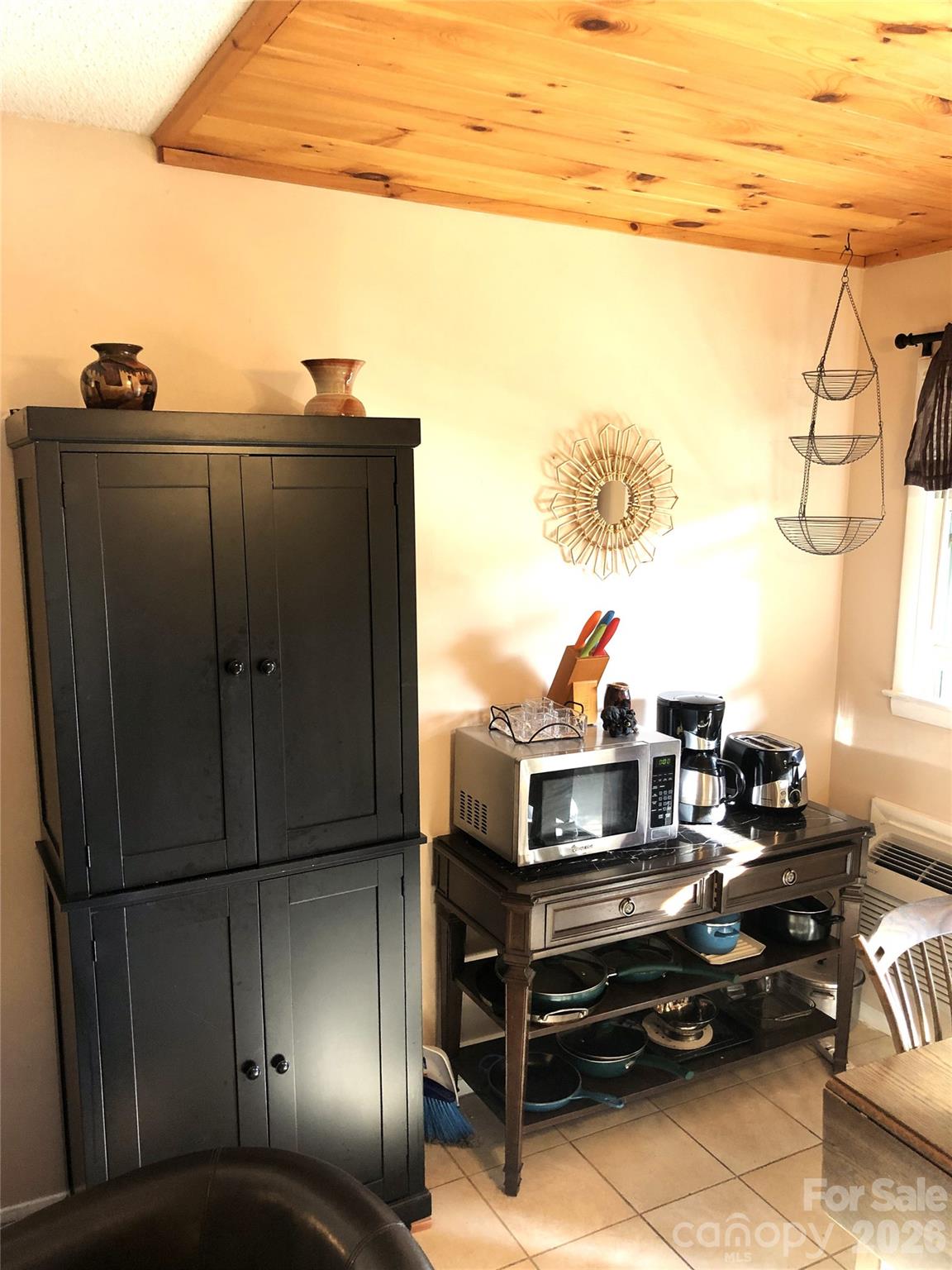 Lots of storage - 160 Whitney Boulevard, Lake Lure