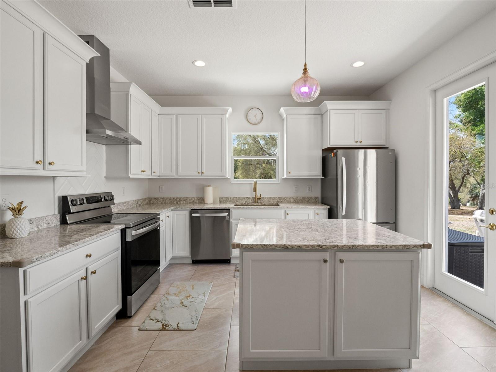 Single Family Residence at 11155 CHERRY LAKE RD, CLERMONT, photo 11 of 46