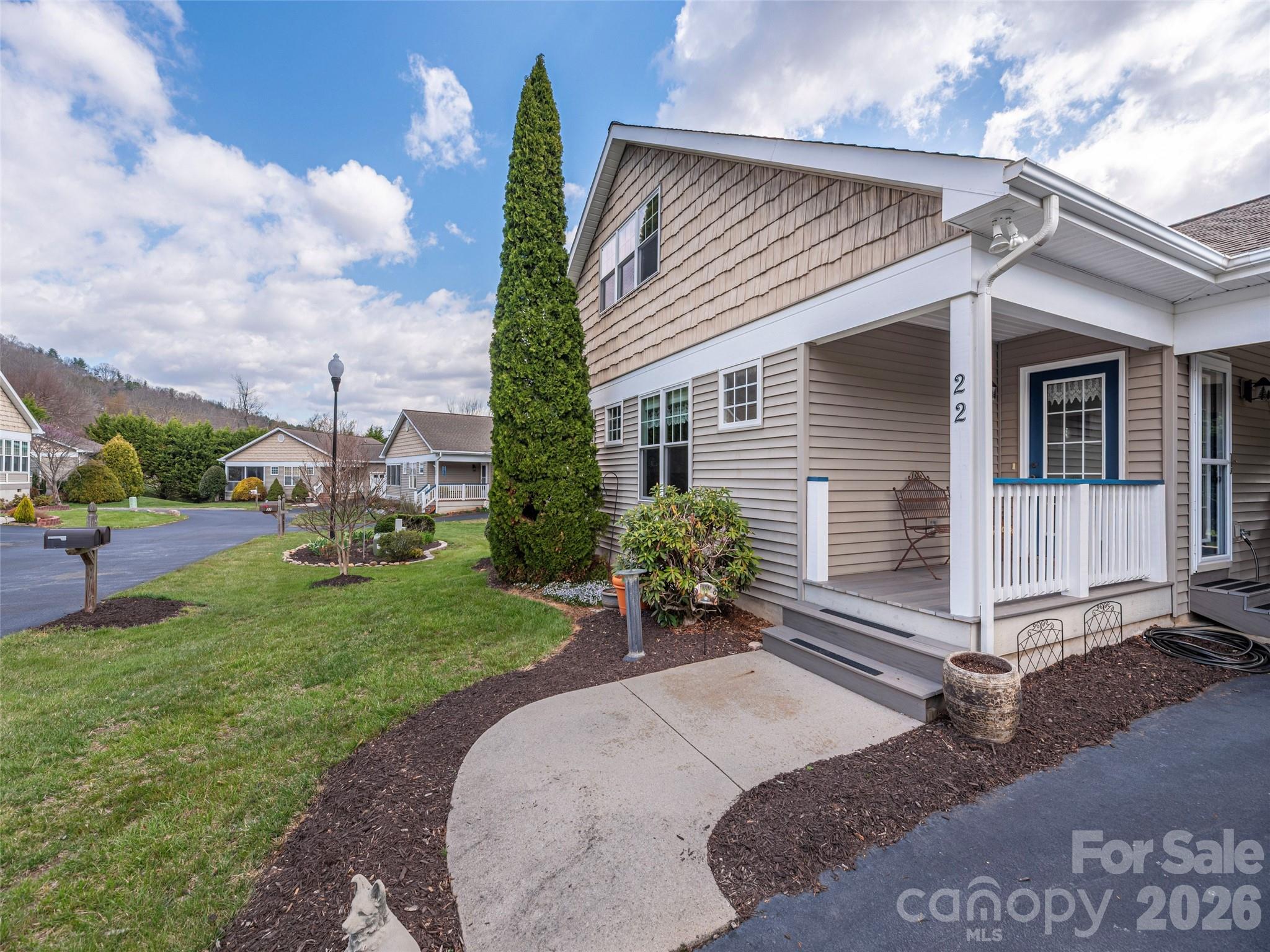 Townhouse at 22 Cottage Loop, Waynesville, photo 3 of 26