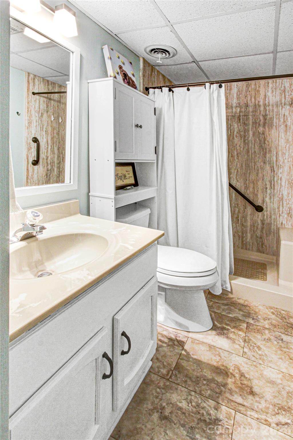 Primary bathroom - 121 Toxaway Views Drive, Lake Toxaway