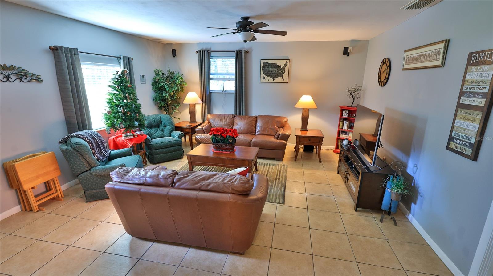 Family Room - 515 OLIVER DR, NEW SMYRNA BEACH