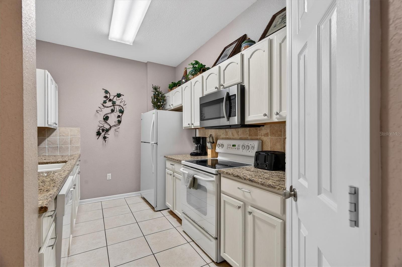 Kitchen - 7664 COMROW ST #304, KISSIMMEE