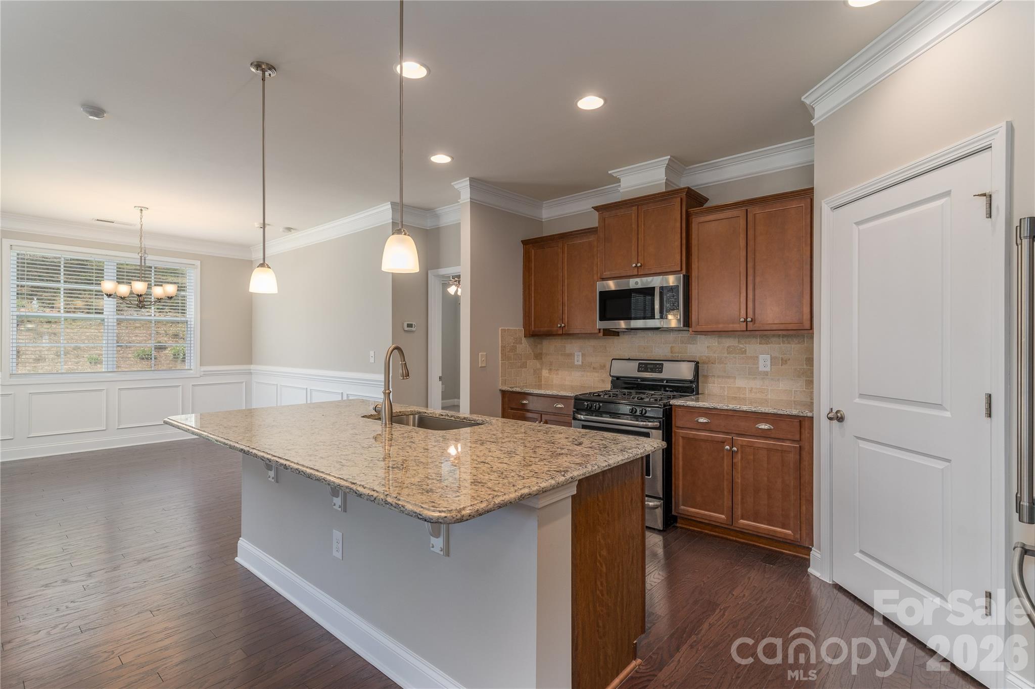 Single Family Residence at 2214 Seagull Drive, Denver, photo 8 of 27