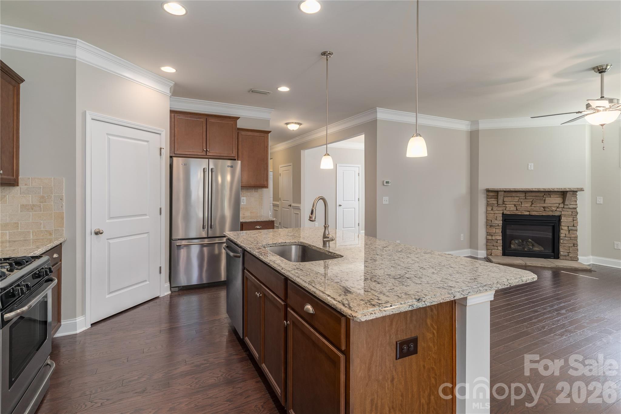 Single Family Residence at 2214 Seagull Drive, Denver, photo 11 of 27