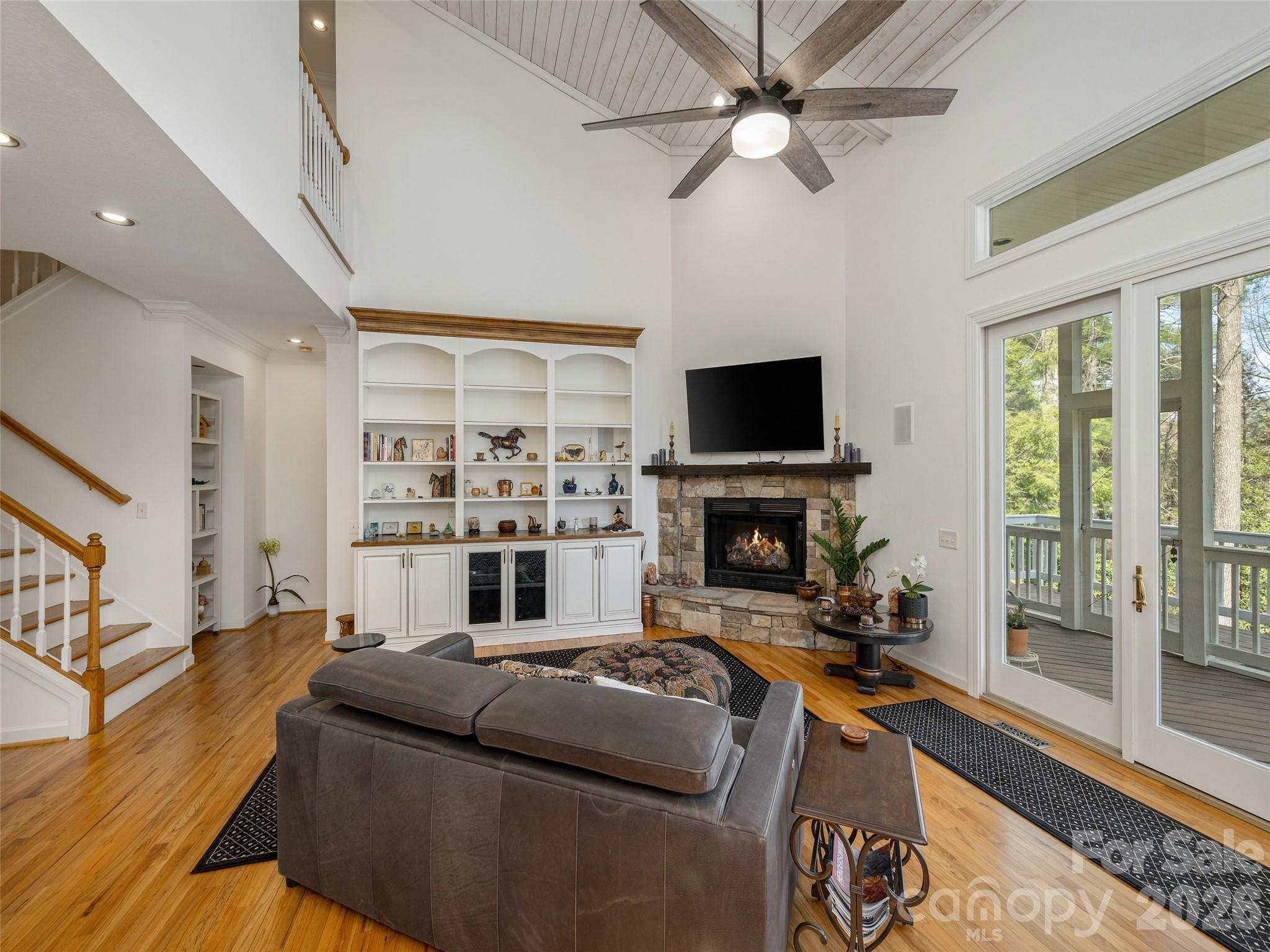 Townhouse at 83 Towne Place Drive, Hendersonville, photo 9 of 48