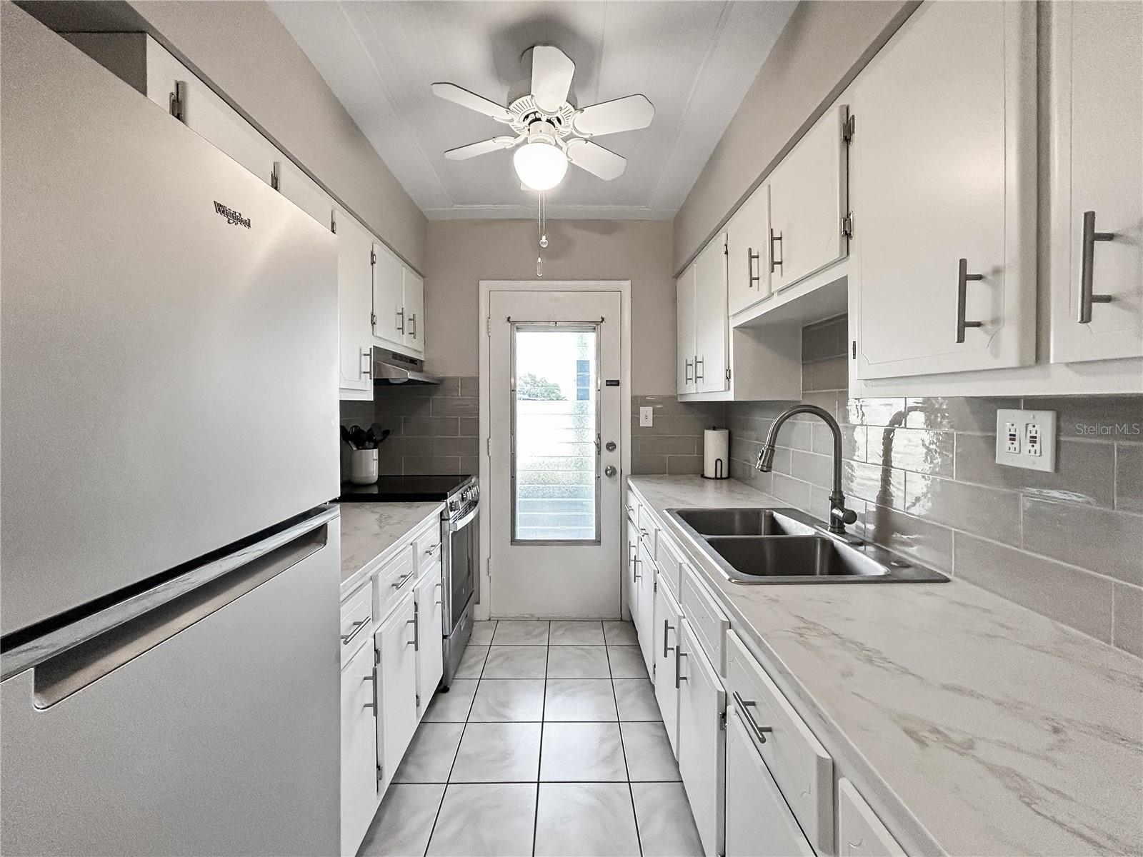 Condominium at 1600 W LAKE PARKER DR #C4, LAKELAND, photo 12 of 33