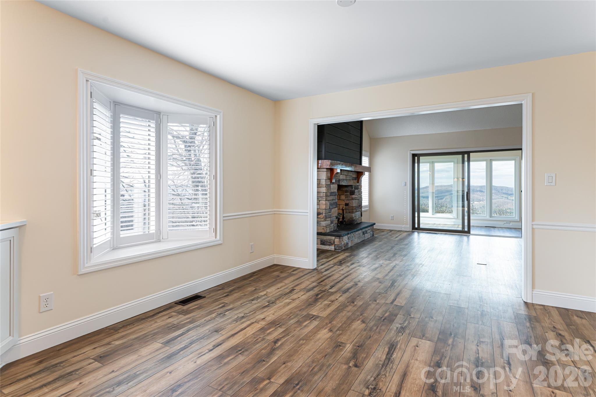 Dining area - 1203 Fleetwood Plaza, Hendersonville