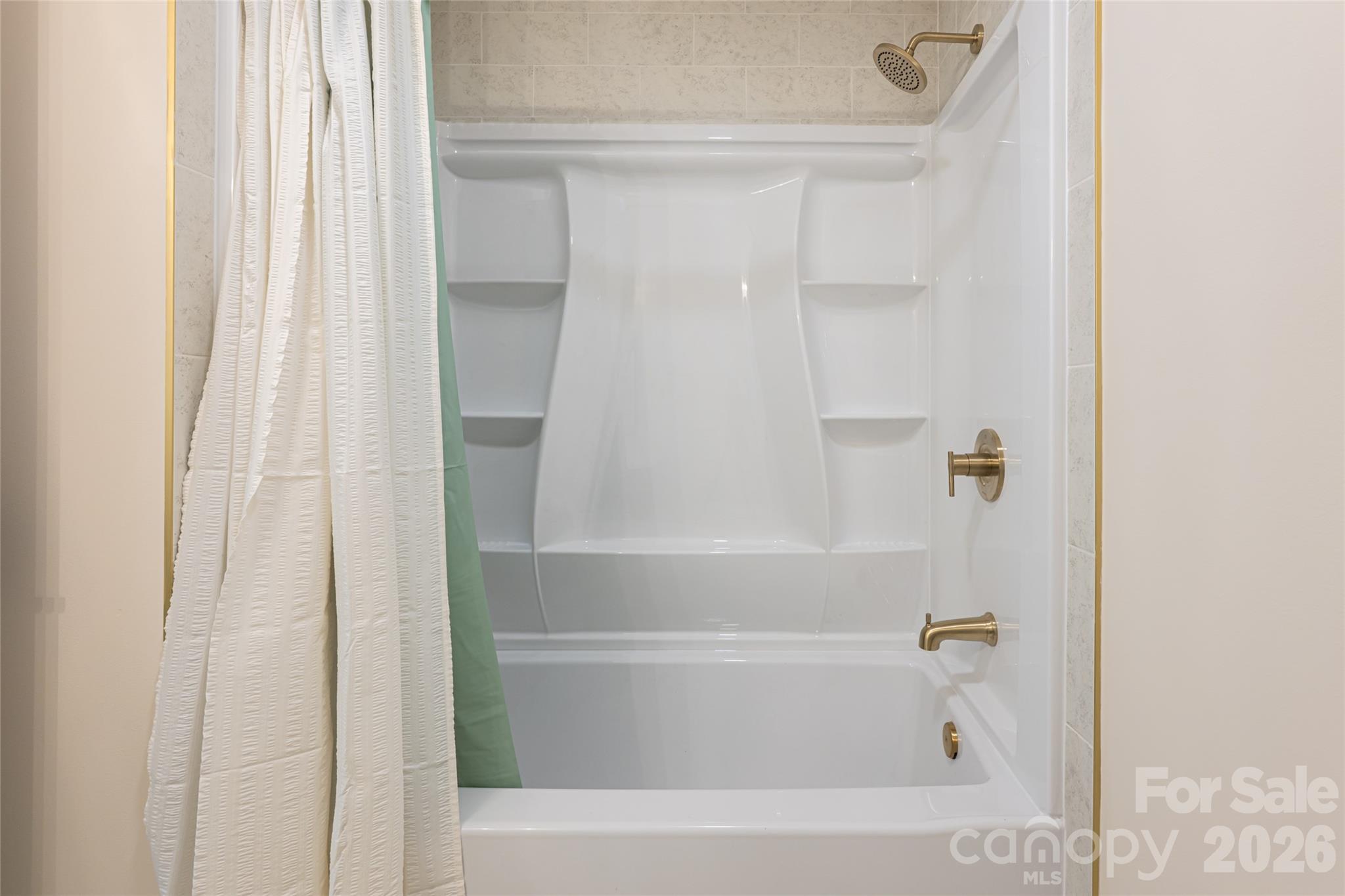 Guest bathroom - 1203 Fleetwood Plaza, Hendersonville