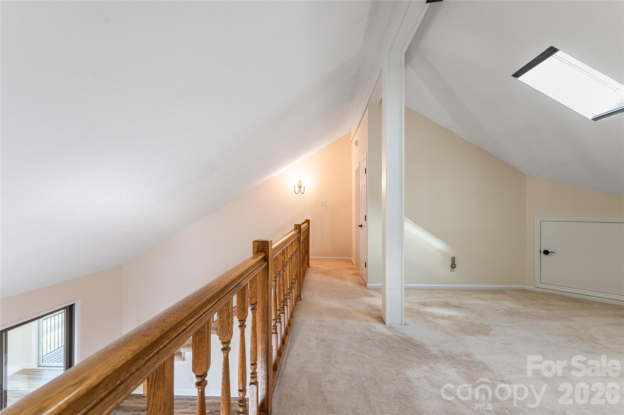 Upstairs Loft - 1203 Fleetwood Plaza, Hendersonville