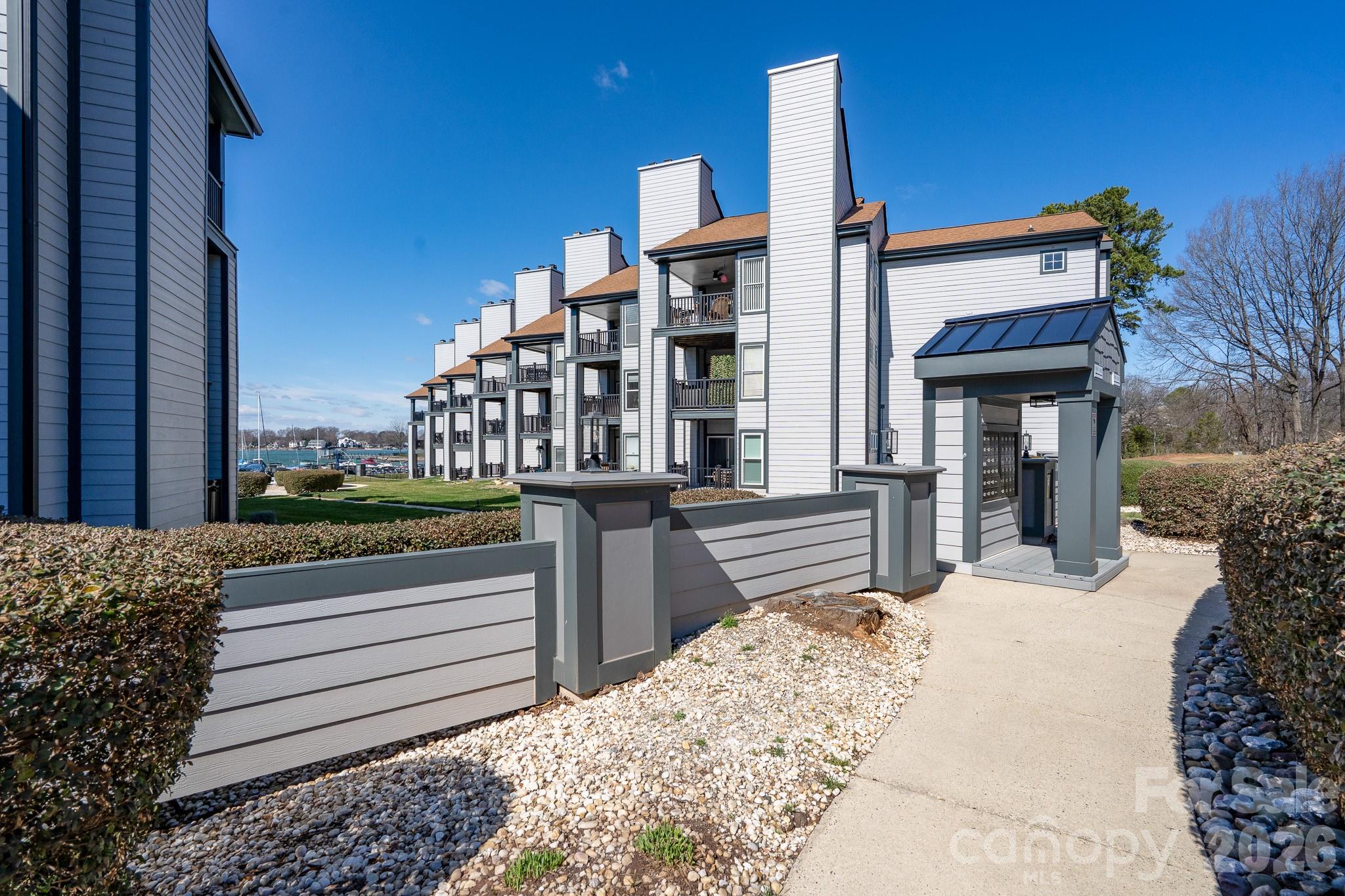 Condominium at 18851 Vineyard Point Lane, Cornelius, photo 9 of 44