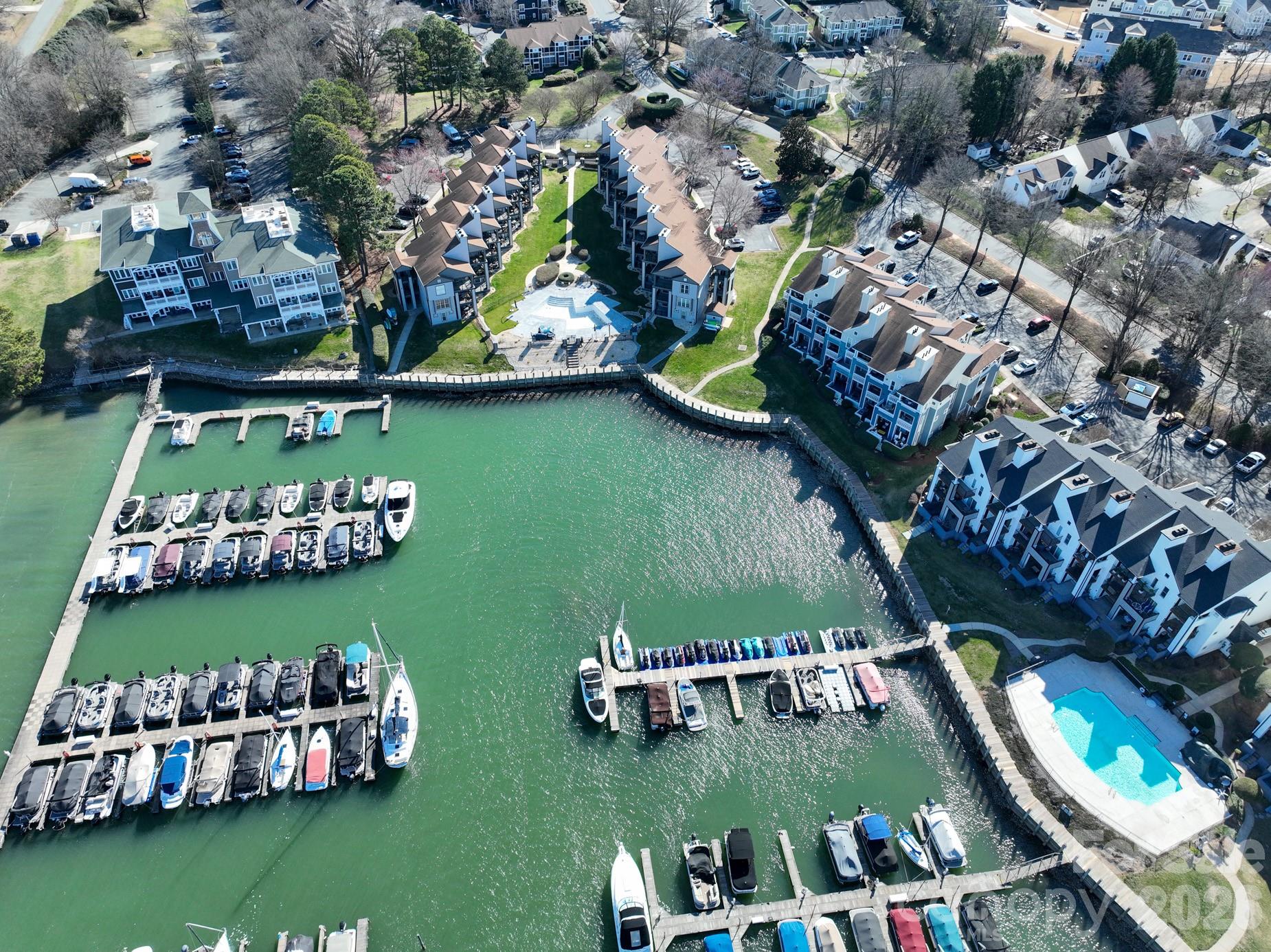Condominium at 18851 Vineyard Point Lane, Cornelius, photo 13 of 44