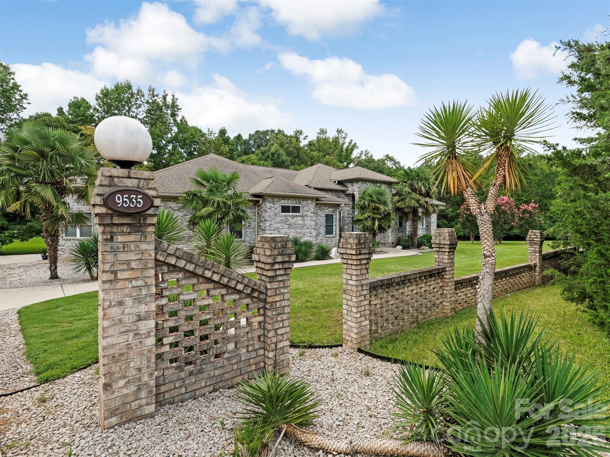 Single Family Residence at 9535 Potter Road, Matthews, photo 4 of 43
