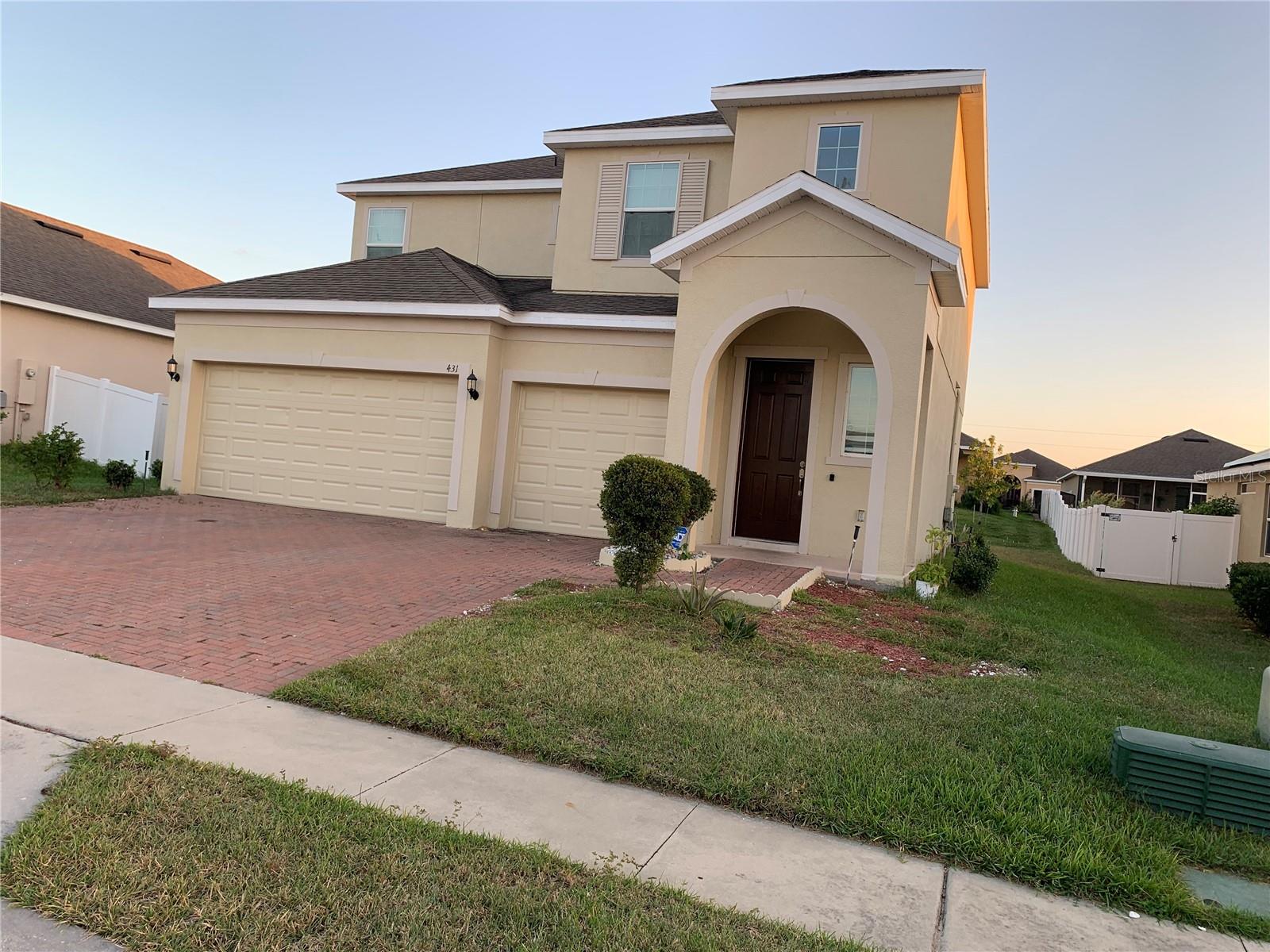 431 ARAGOSA DR