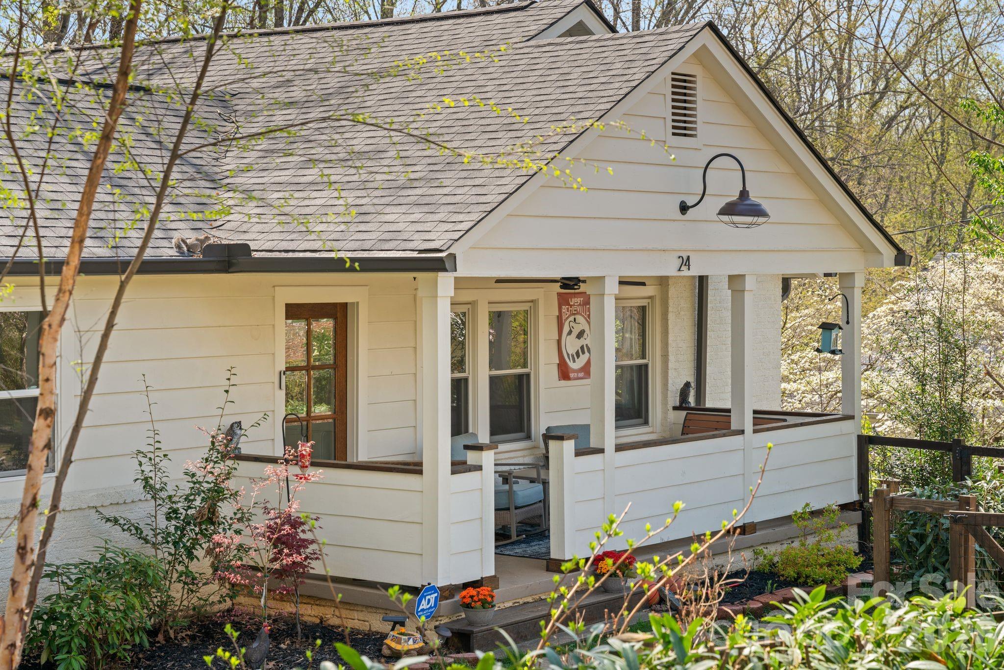 Single Family Residence at 24 Dellwood Street, Asheville, photo 7 of 48