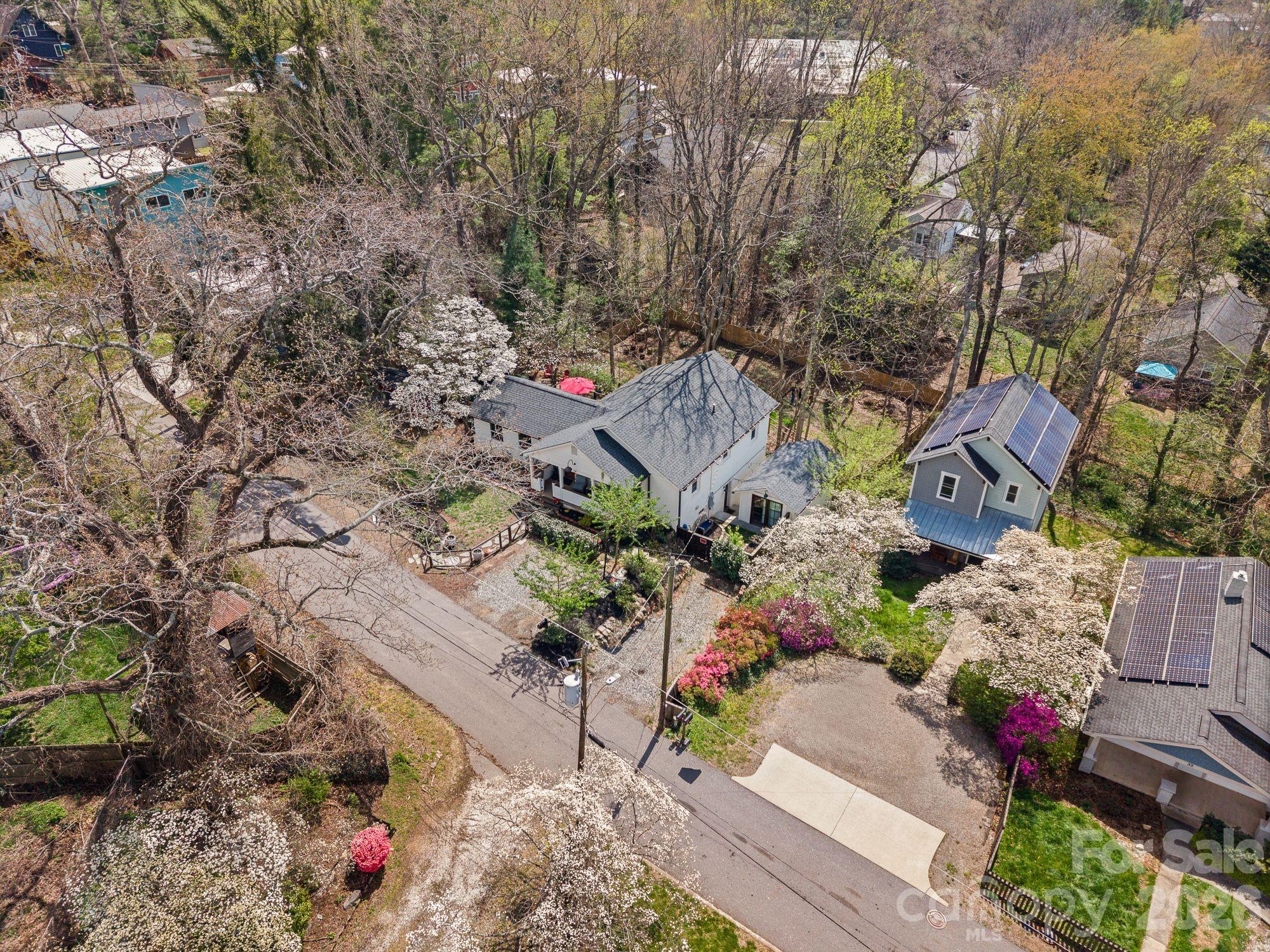 Single Family Residence at 24 Dellwood Street, Asheville, photo 12 of 48