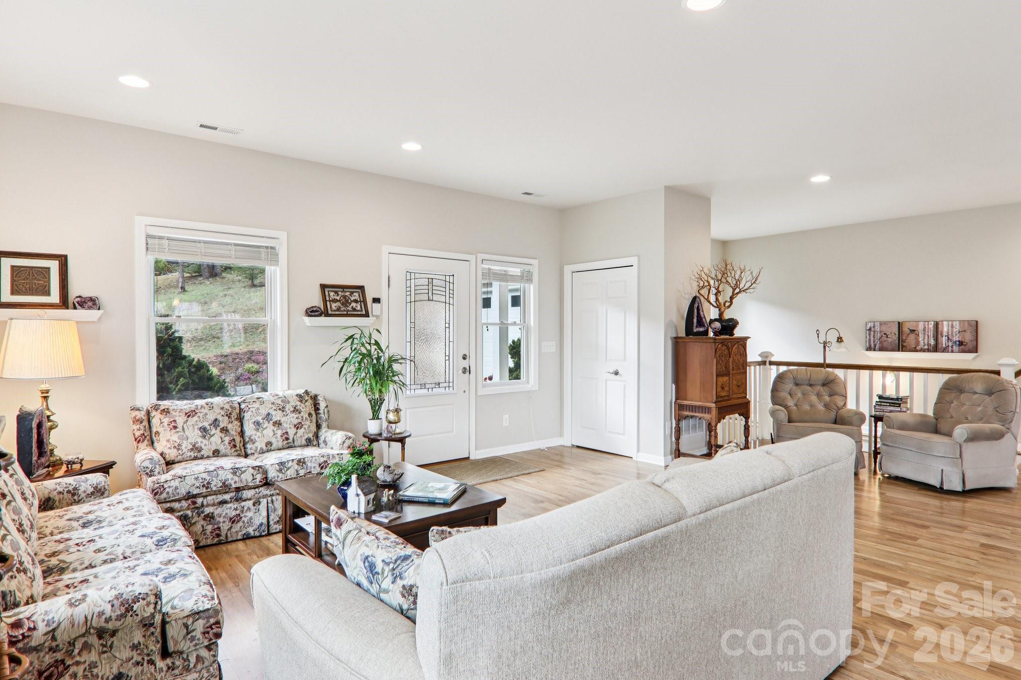 Single Family Residence at 14 Chandra Lane, Clyde, photo 13 of 47