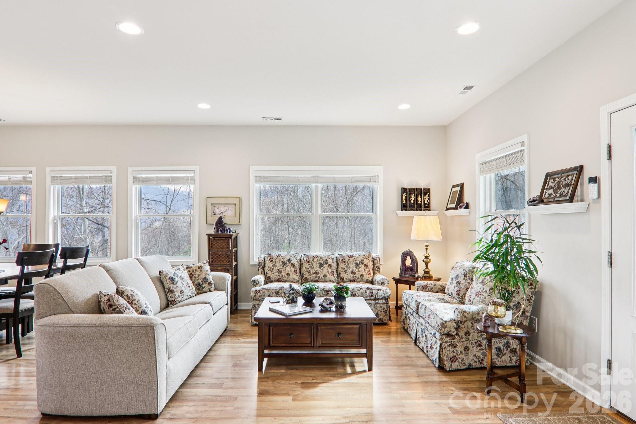 Single Family Residence at 14 Chandra Lane, Clyde, photo 16 of 47
