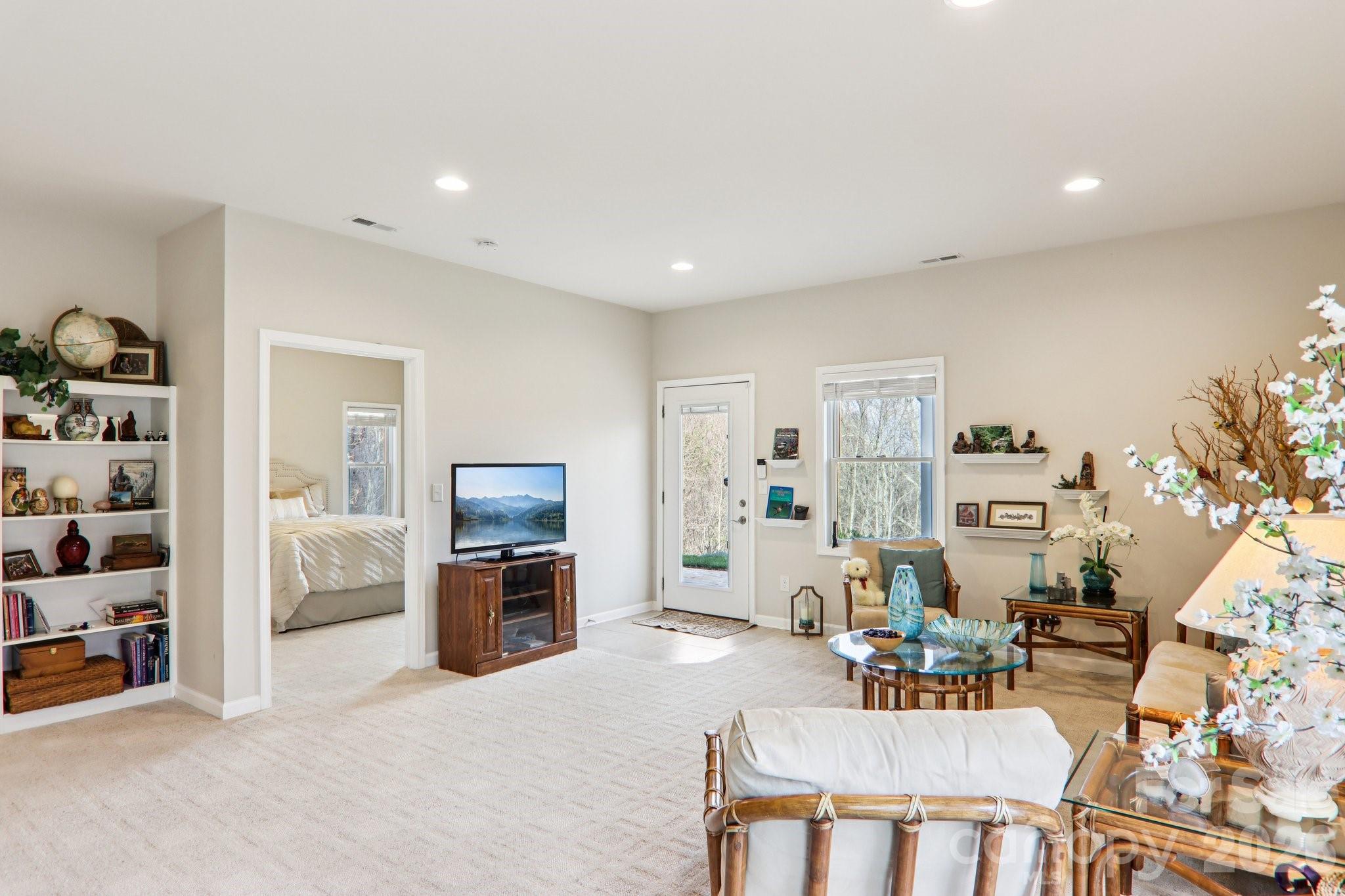 Single Family Residence at 14 Chandra Lane, Clyde, photo 28 of 47