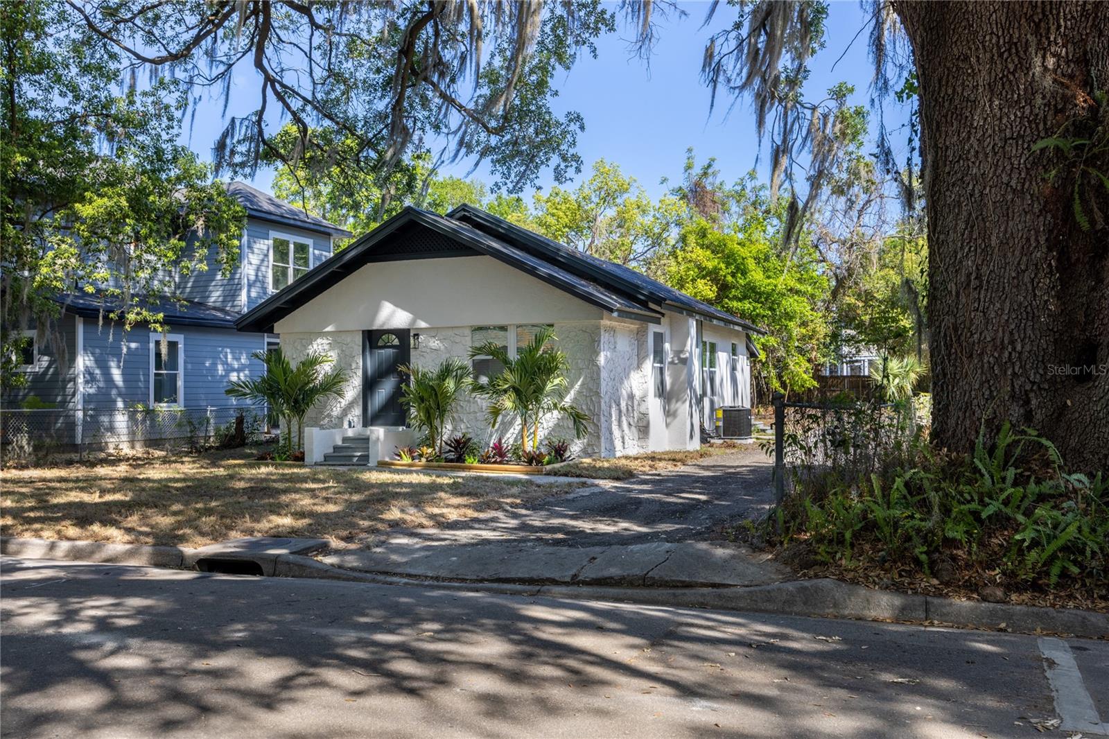 Single Family Residence at 418 NW 3RD AVE, GAINESVILLE, photo 2 of 31