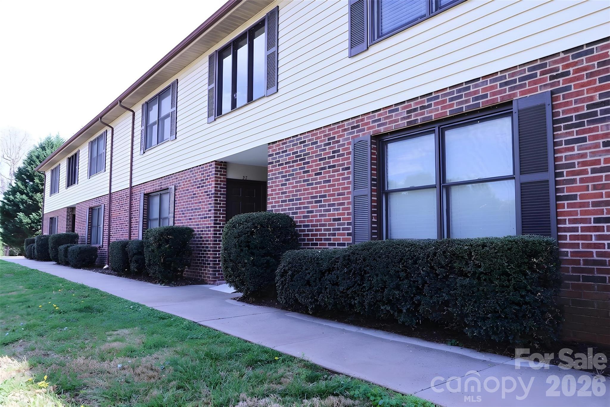 Condominium at 525 SW 12th Street SW, Hickory