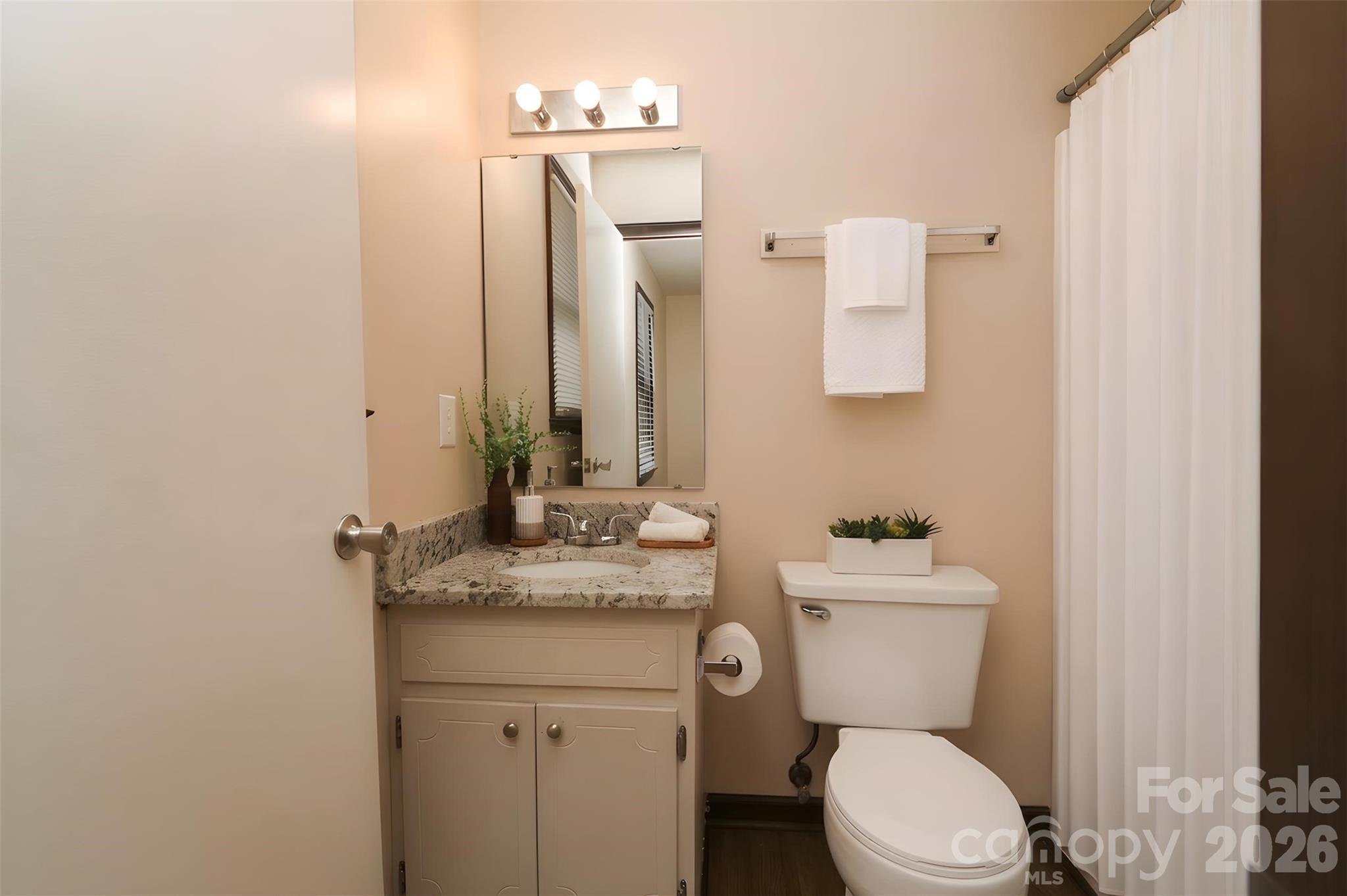Condominium at 525 SW 12th Street SW, Hickory, photo 12 of 20