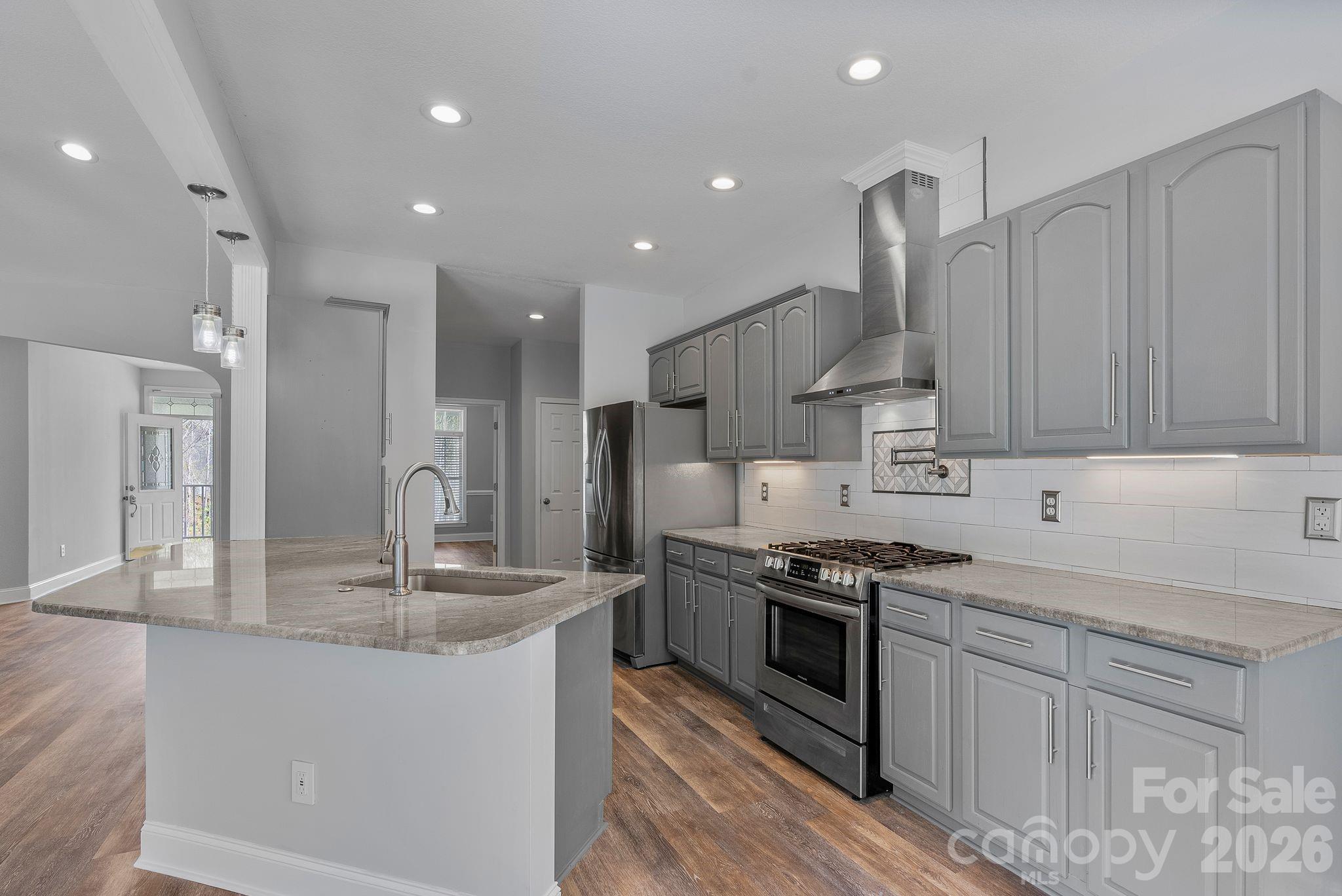 Light filled custom kitchen - 79 Mill Pond Way, Hendersonville