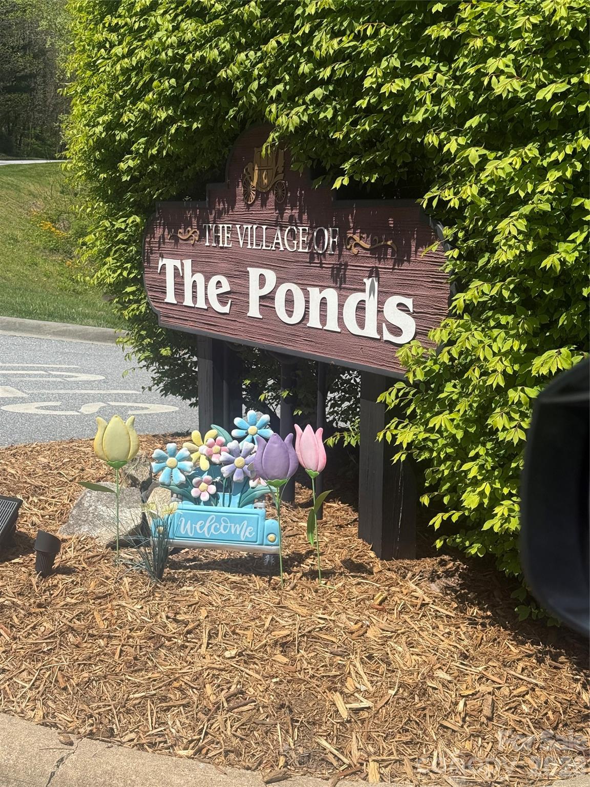 The Village of the Ponds in Carriage Park has quick access great location - 79 Mill Pond Way, Hendersonville