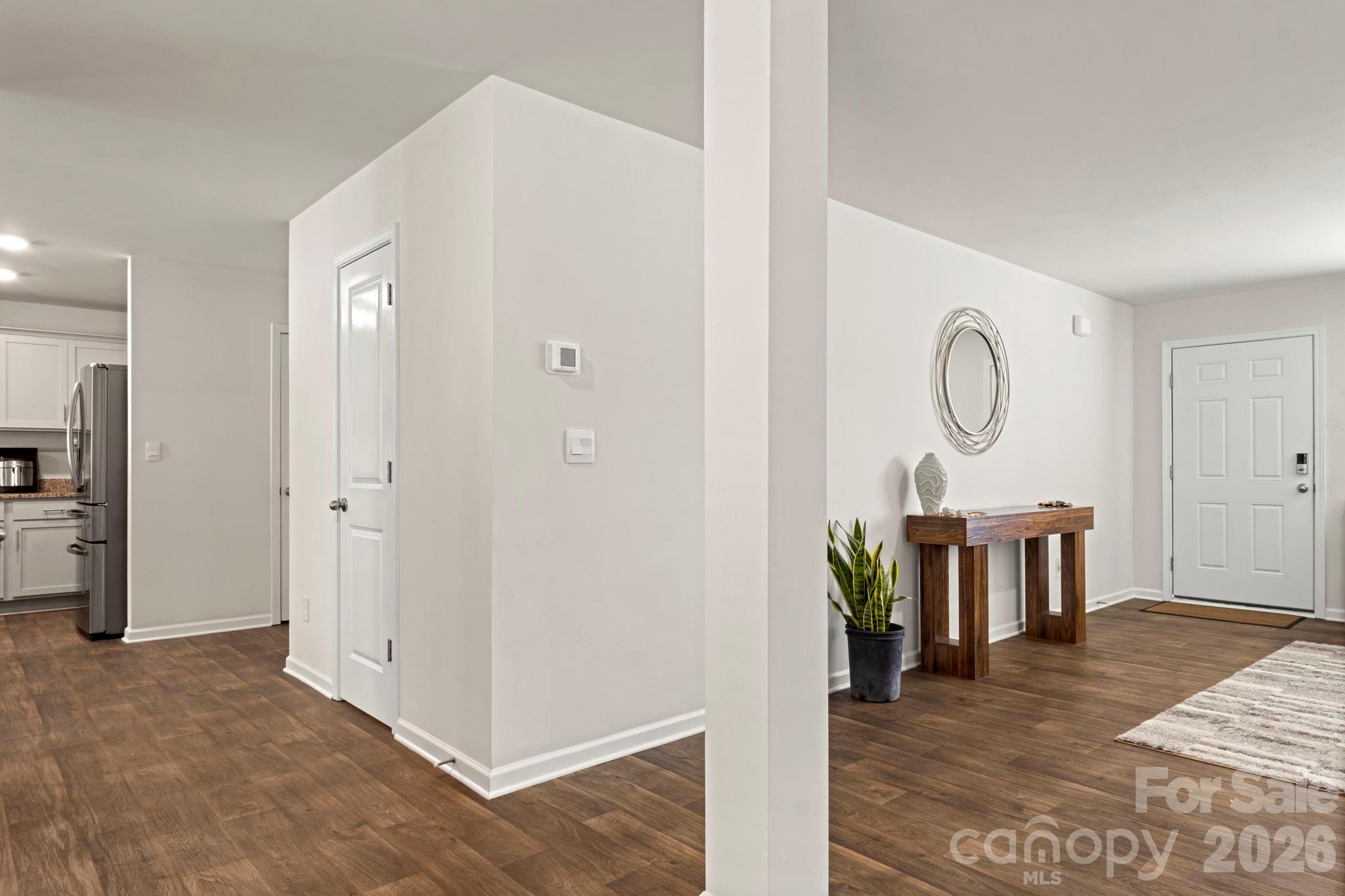Single Family Residence at 1331 Mifflin Lane, Dallas, photo 5 of 34