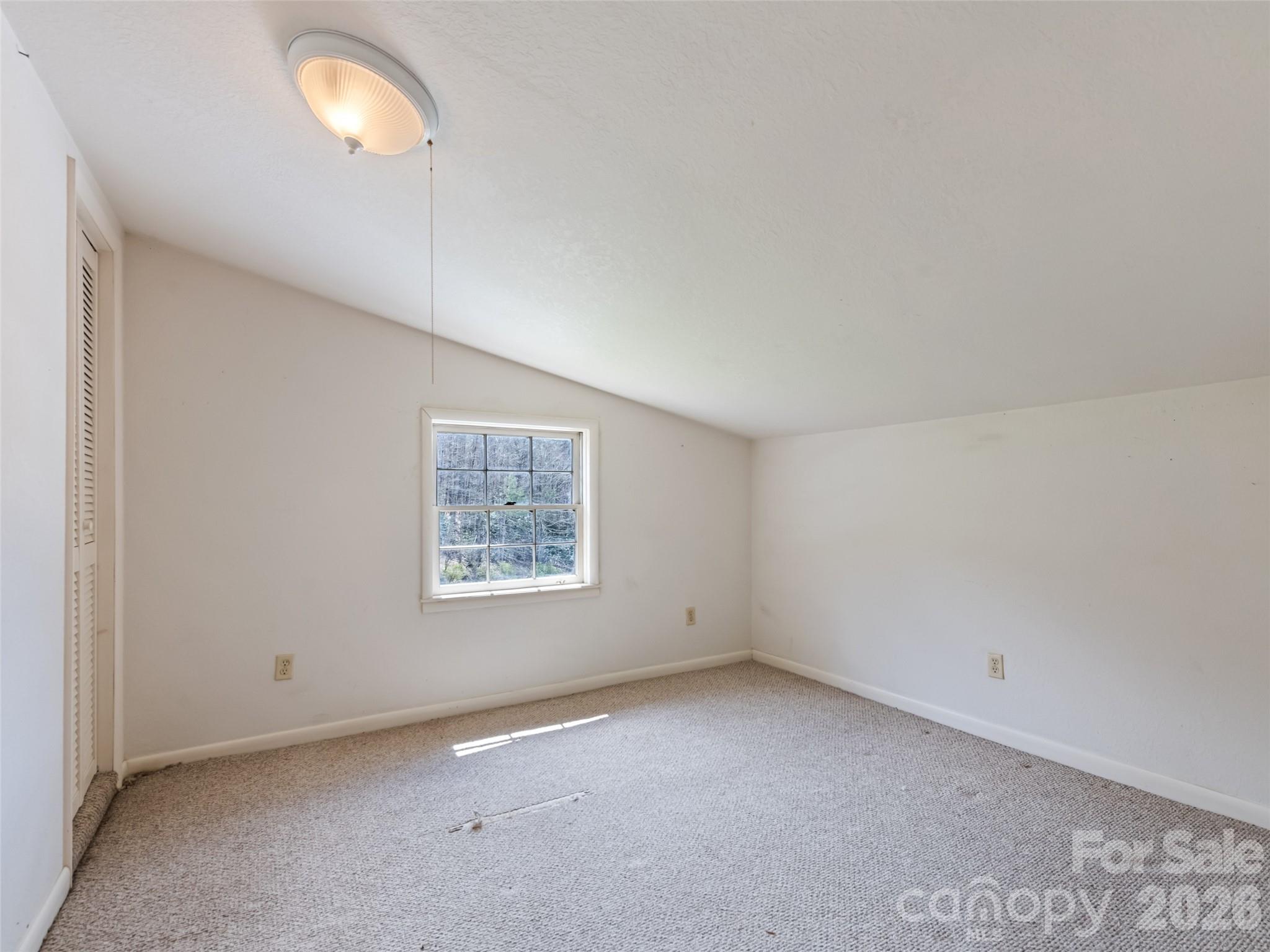 Upstairs Room 1 - 838 Hidden Valley Road, Clyde