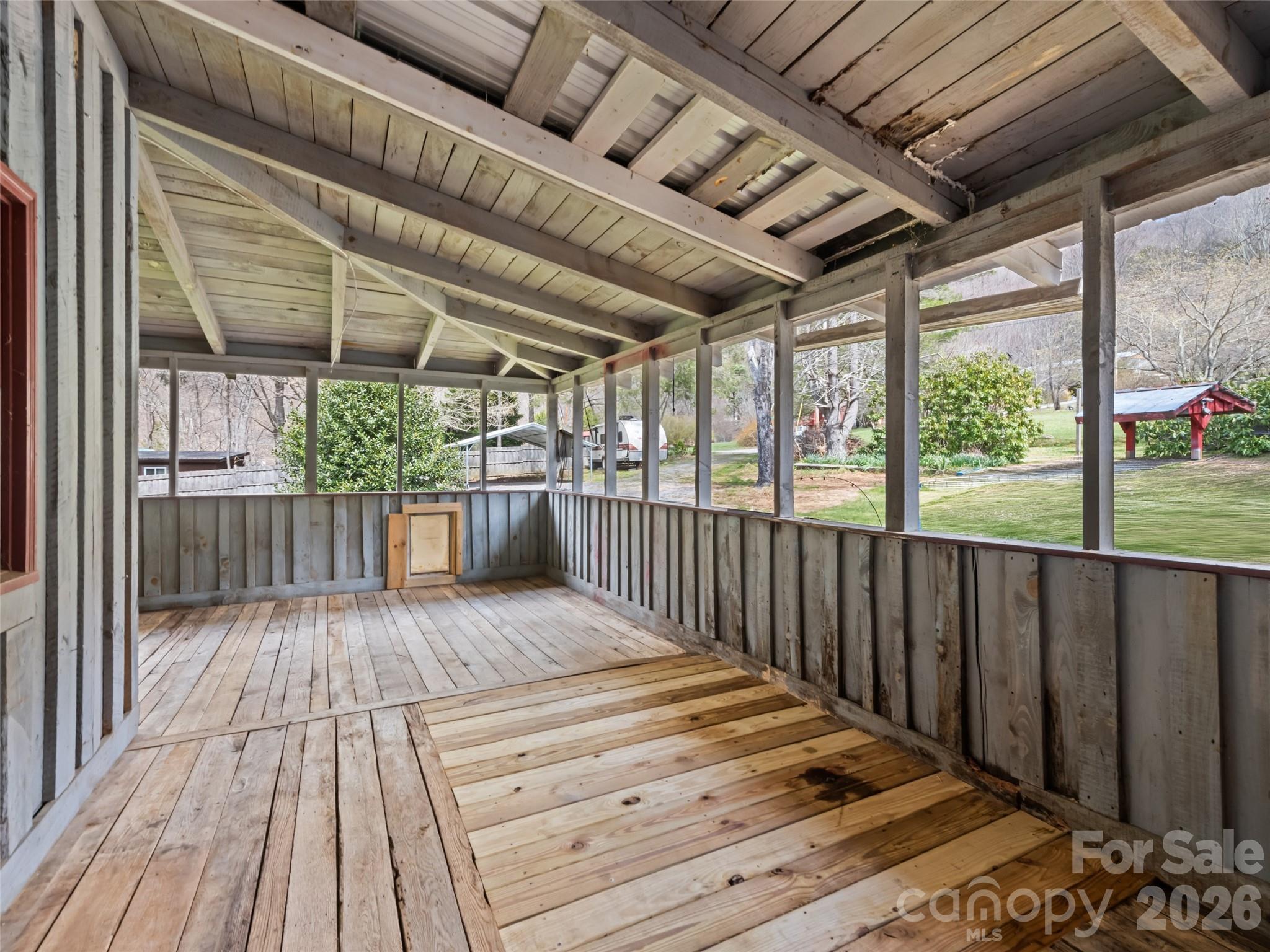 Wraparound deck - 838 Hidden Valley Road, Clyde
