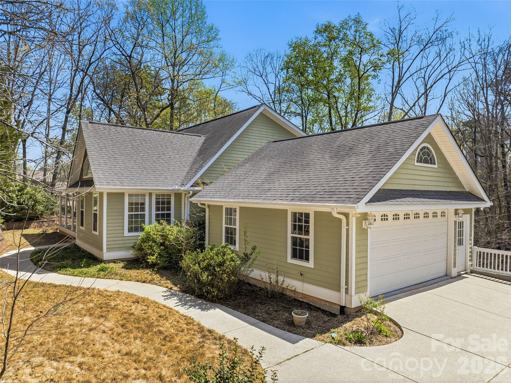 Inviting Entry + Garage - 196 Blackbird Lane, Tryon