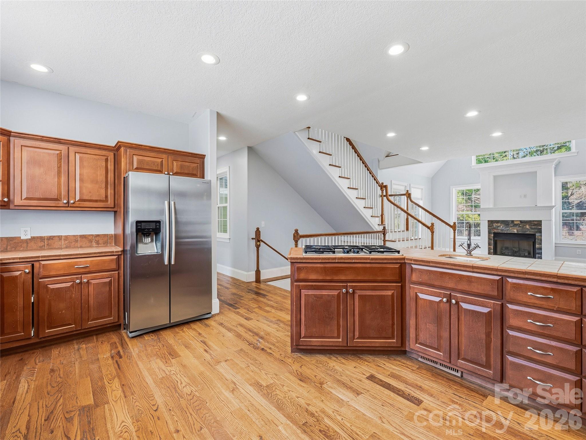 Built in Oven, Microwave and Gas Stovetop - 196 Blackbird Lane, Tryon