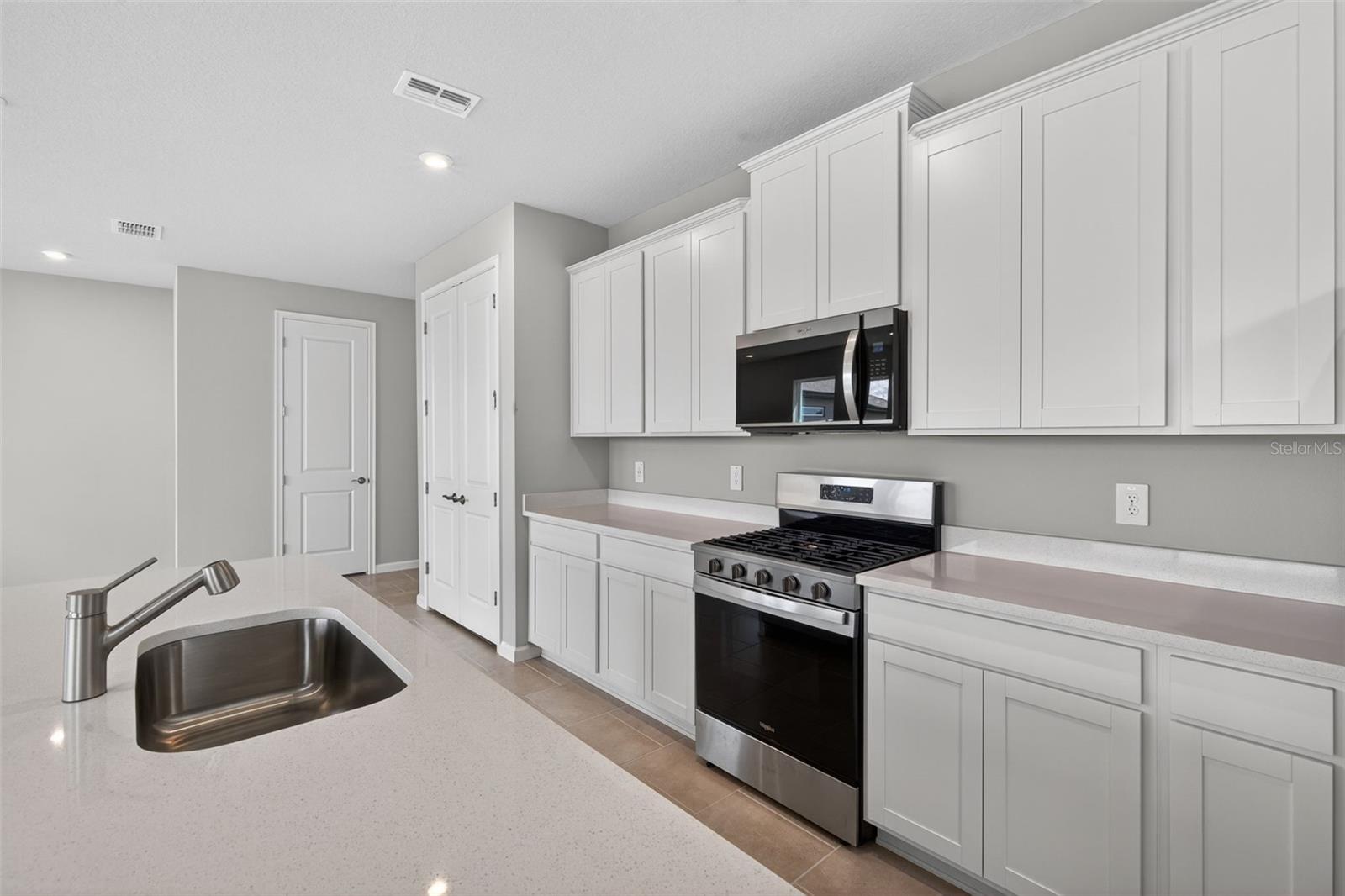 Single Family Residence at 13109 OXEYE LN, PARRISH, photo 10 of 36