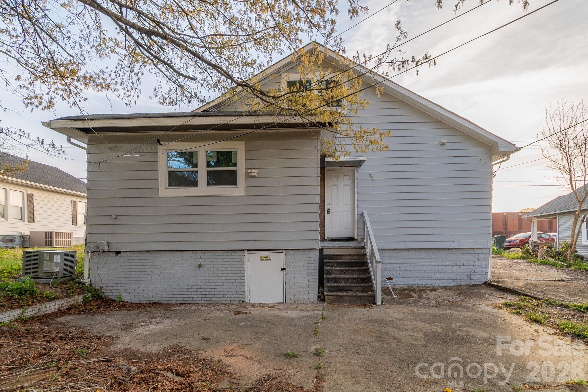 Back view - 2005 S York Road, Gastonia