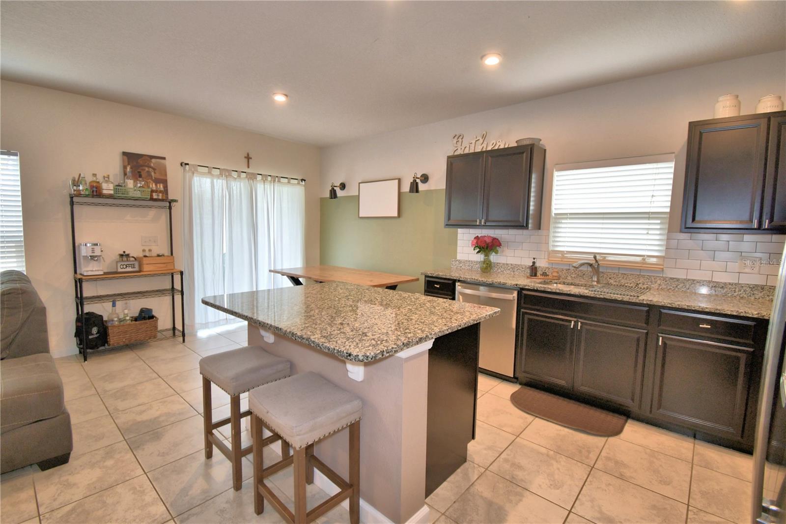 Single Family Residence at 542 EAGLE LANDING BOULEVARD, WINTER HAVEN, photo 3 of 59