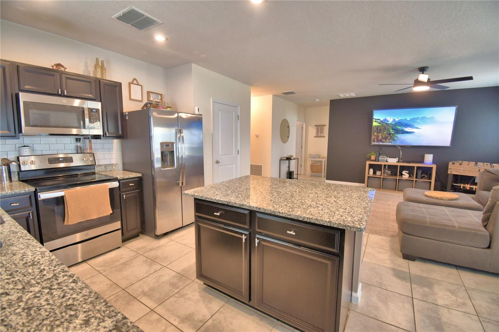 Single Family Residence at 542 EAGLE LANDING BOULEVARD, WINTER HAVEN, photo 2 of 59
