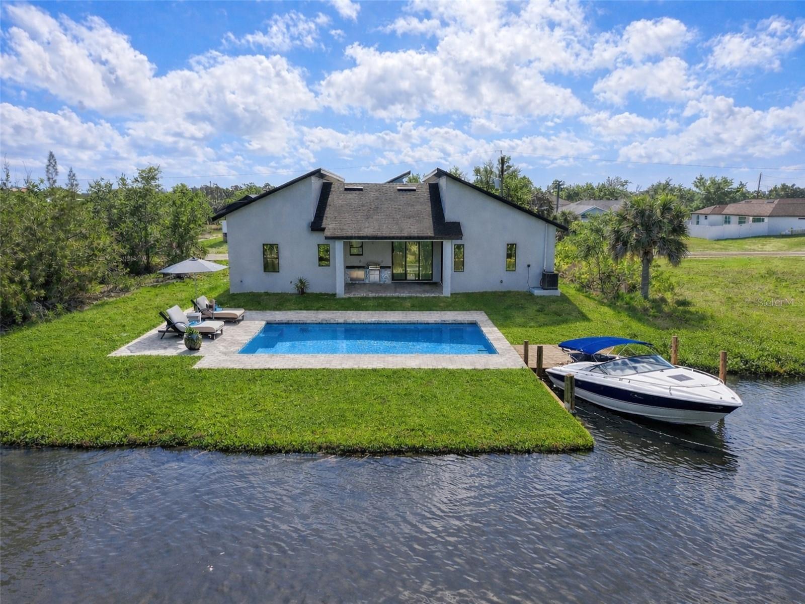 Virtual staging - 9468 ATTICA CIR, PORT CHARLOTTE