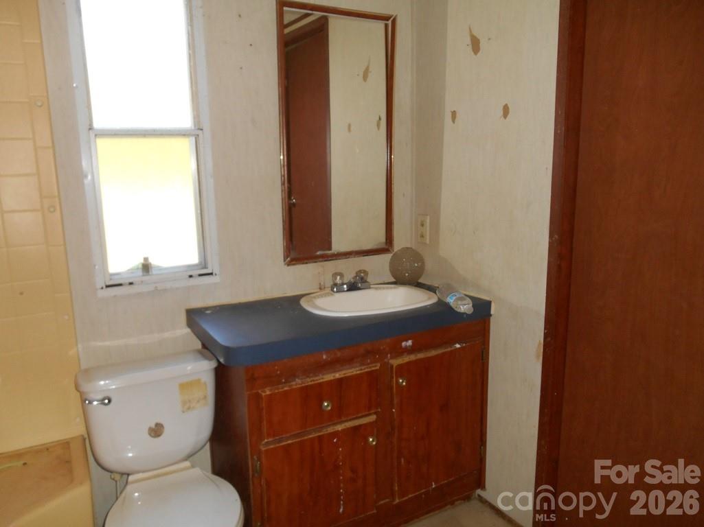 Primary Bath - 2184 Stove Drive, Newton