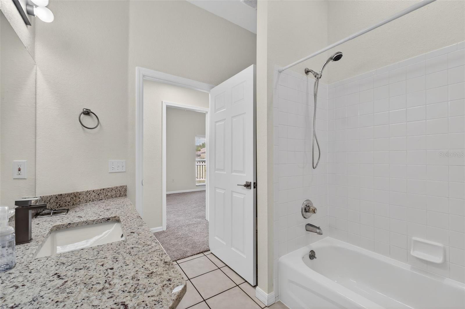 Hall/Guest bath - 131 RUBY LAKE DR, WINTER HAVEN